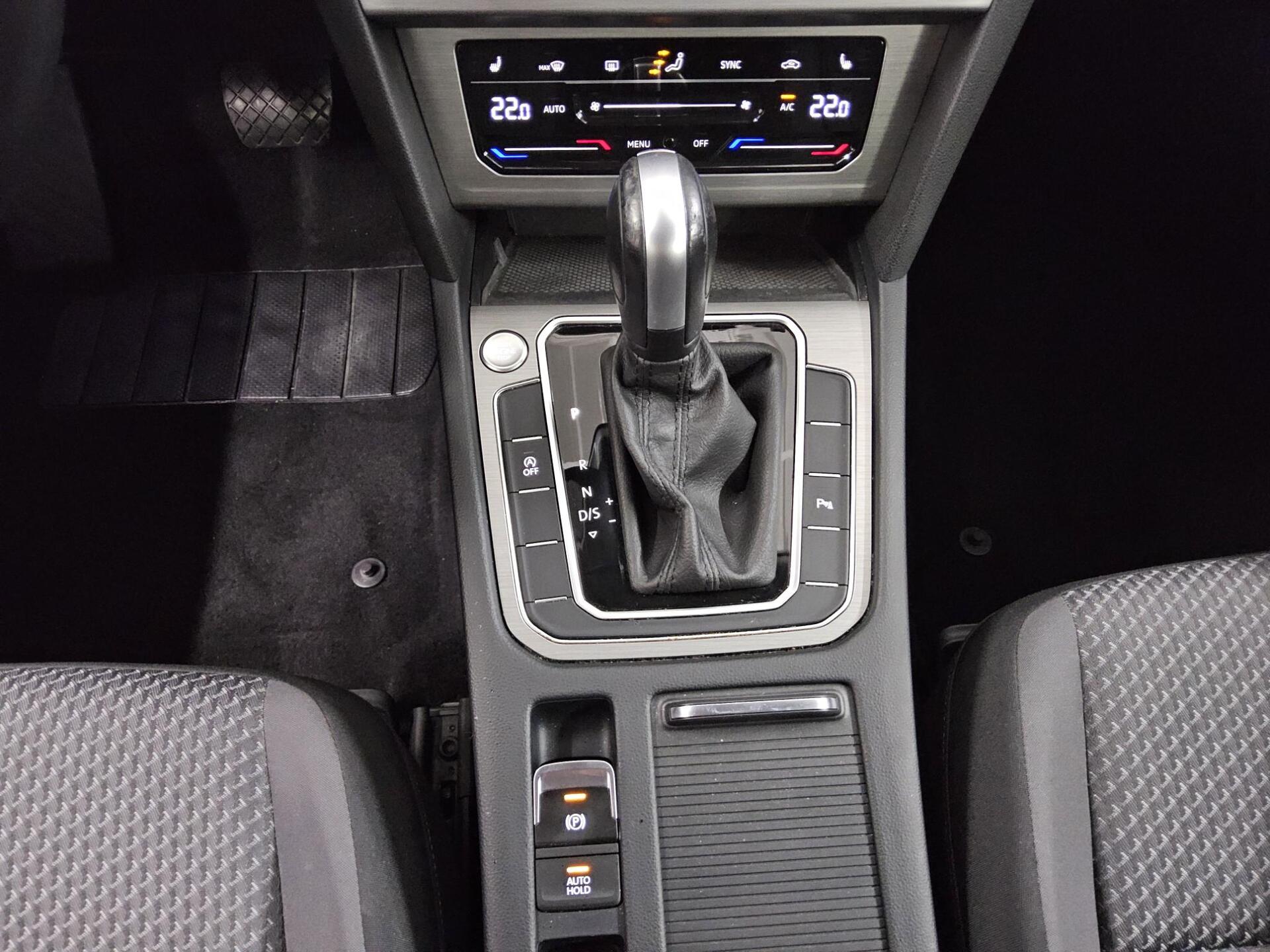 Volkswagen Passat Variant 2.0 TDI Navi LED Shz el.Heck RFK 6