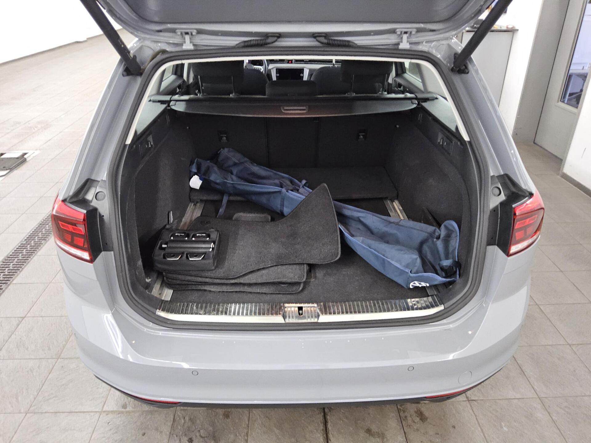 Volkswagen Passat Variant 2.0 TDI Navi LED Shz el.Heck RFK 11