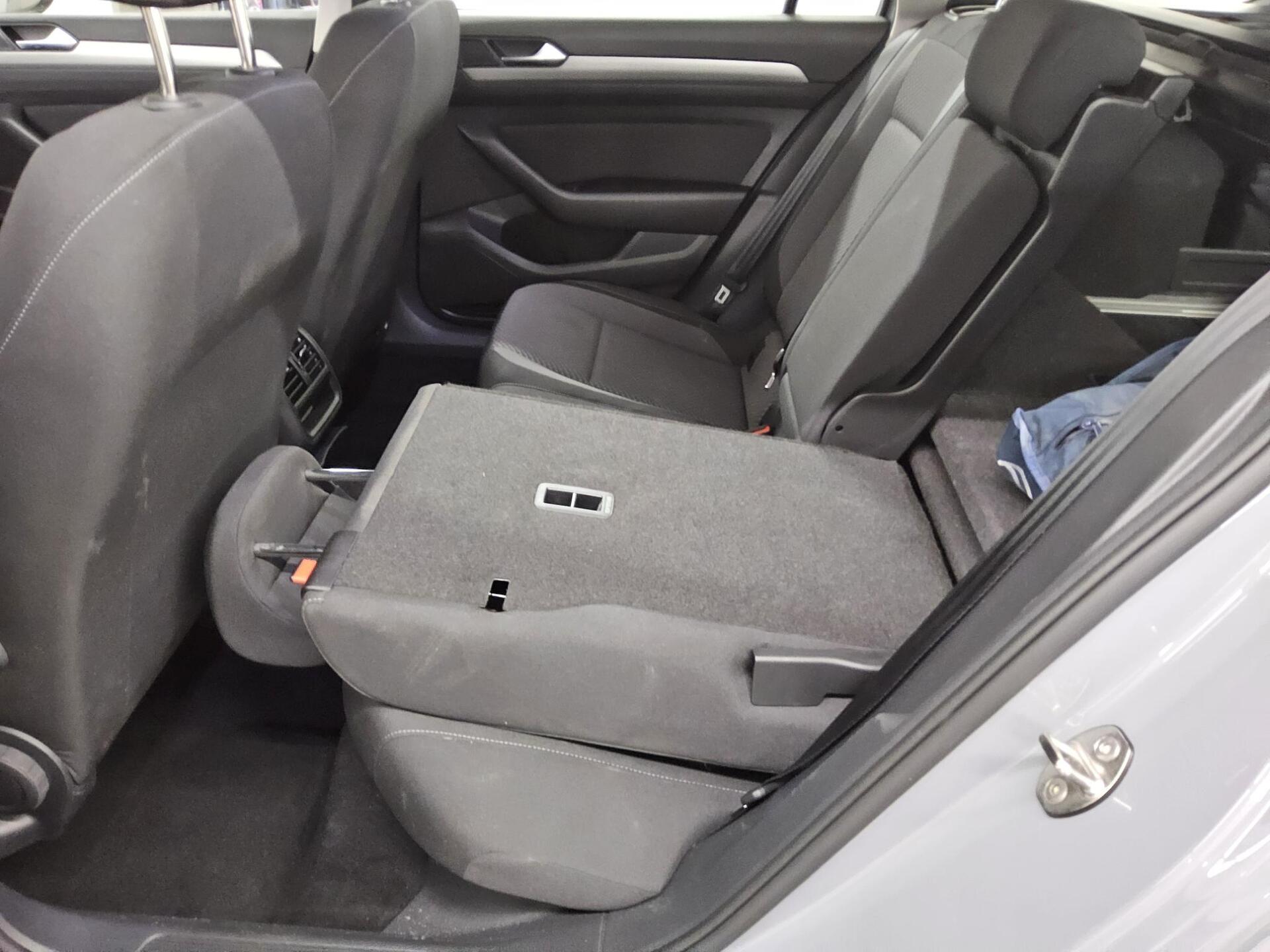 Volkswagen Passat Variant 2.0 TDI Navi LED Shz el.Heck RFK 12