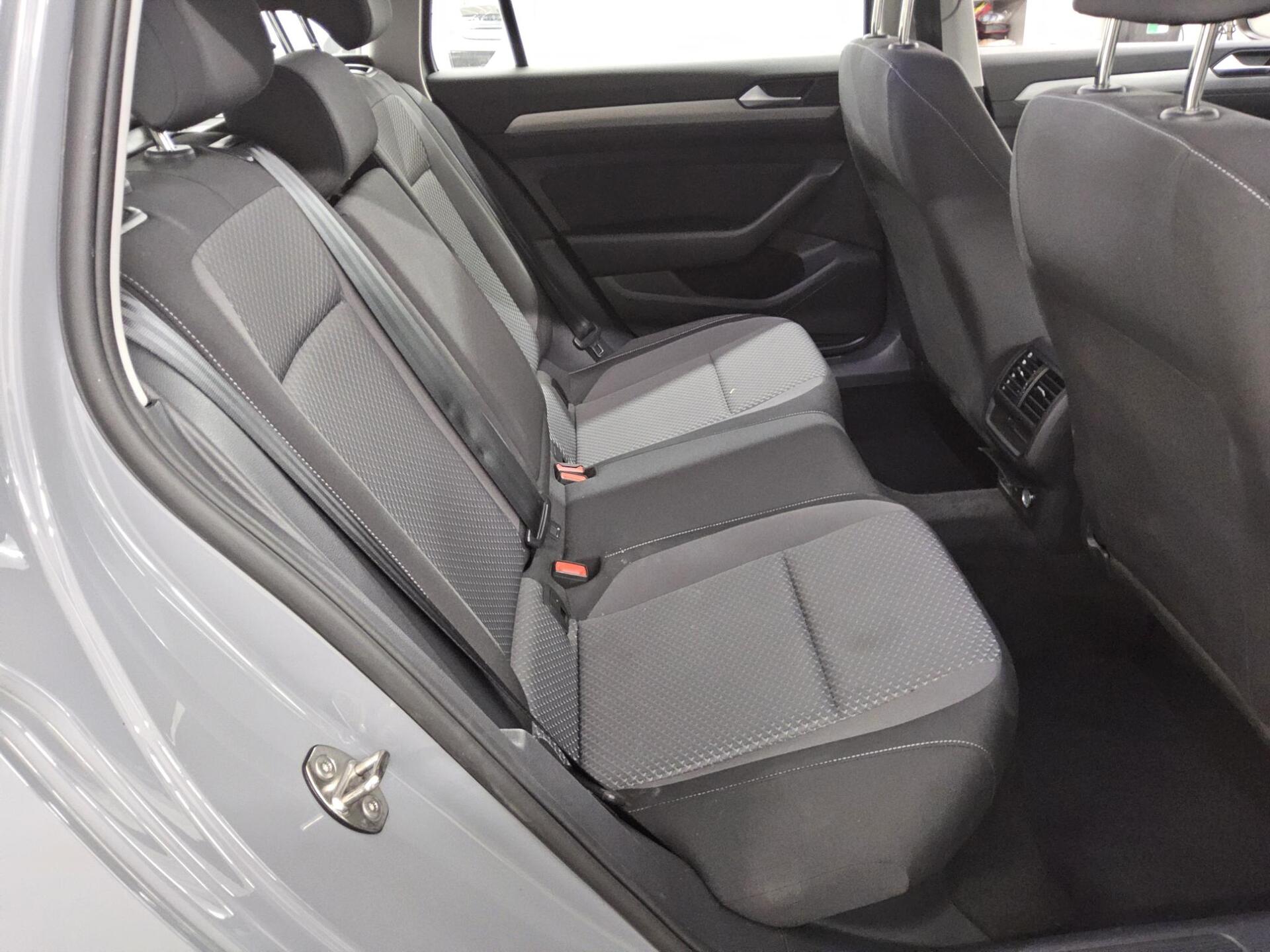 Volkswagen Passat Variant 2.0 TDI Navi LED Shz el.Heck RFK 13
