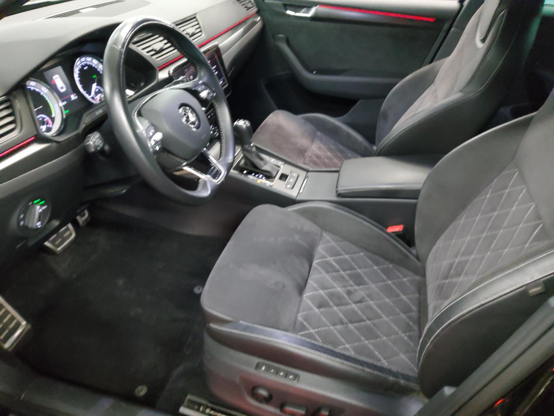 Skoda Superb Kombi 1.4 TSI iV SportLine Navi LED RFK 8