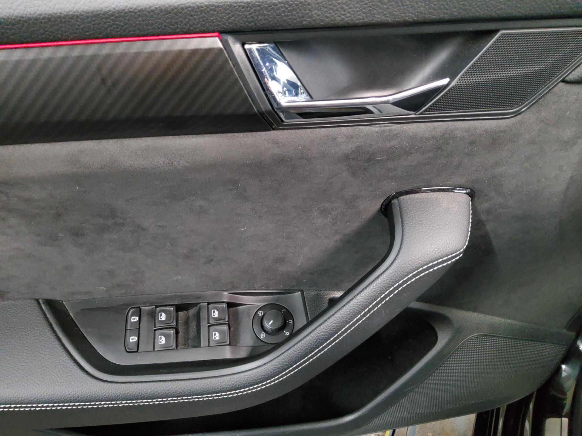 Skoda Superb Kombi 1.4 TSI iV SportLine Navi LED RFK 9