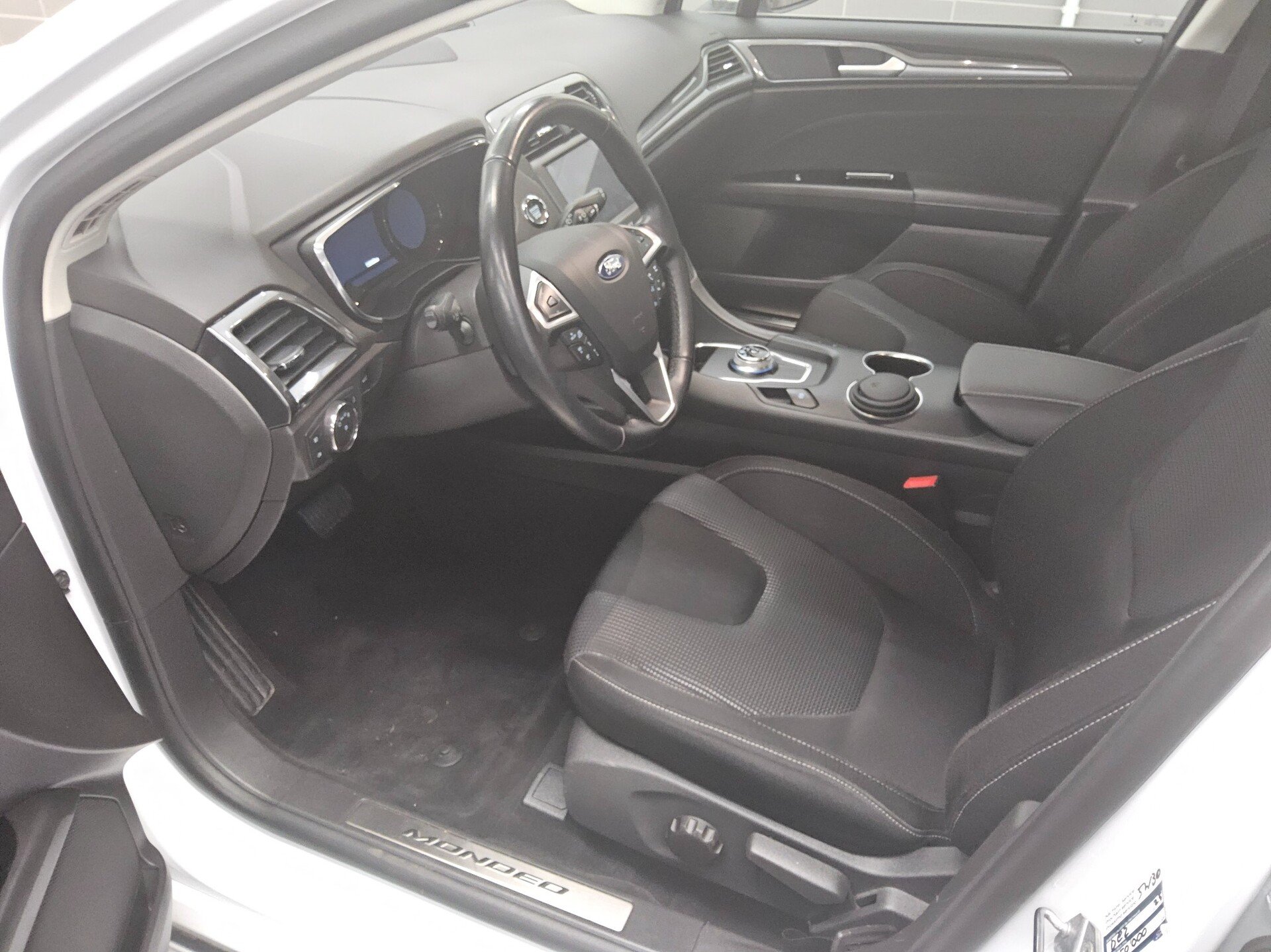 Ford Mondeo Turnier 2.0 EB Titanium Navi LED 4xSHZ 8