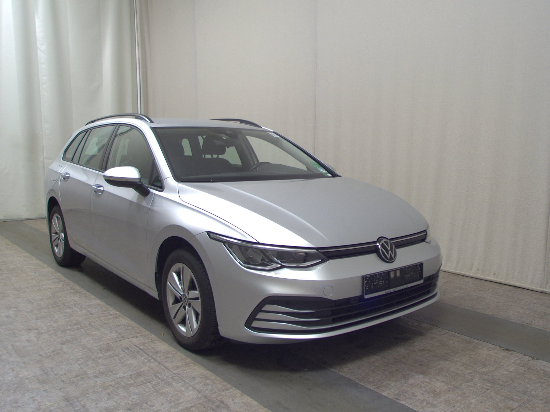 Volkswagen Golf-8 Var. 2.0 TDI Life Navi LED Shz ACC PDC DC 3