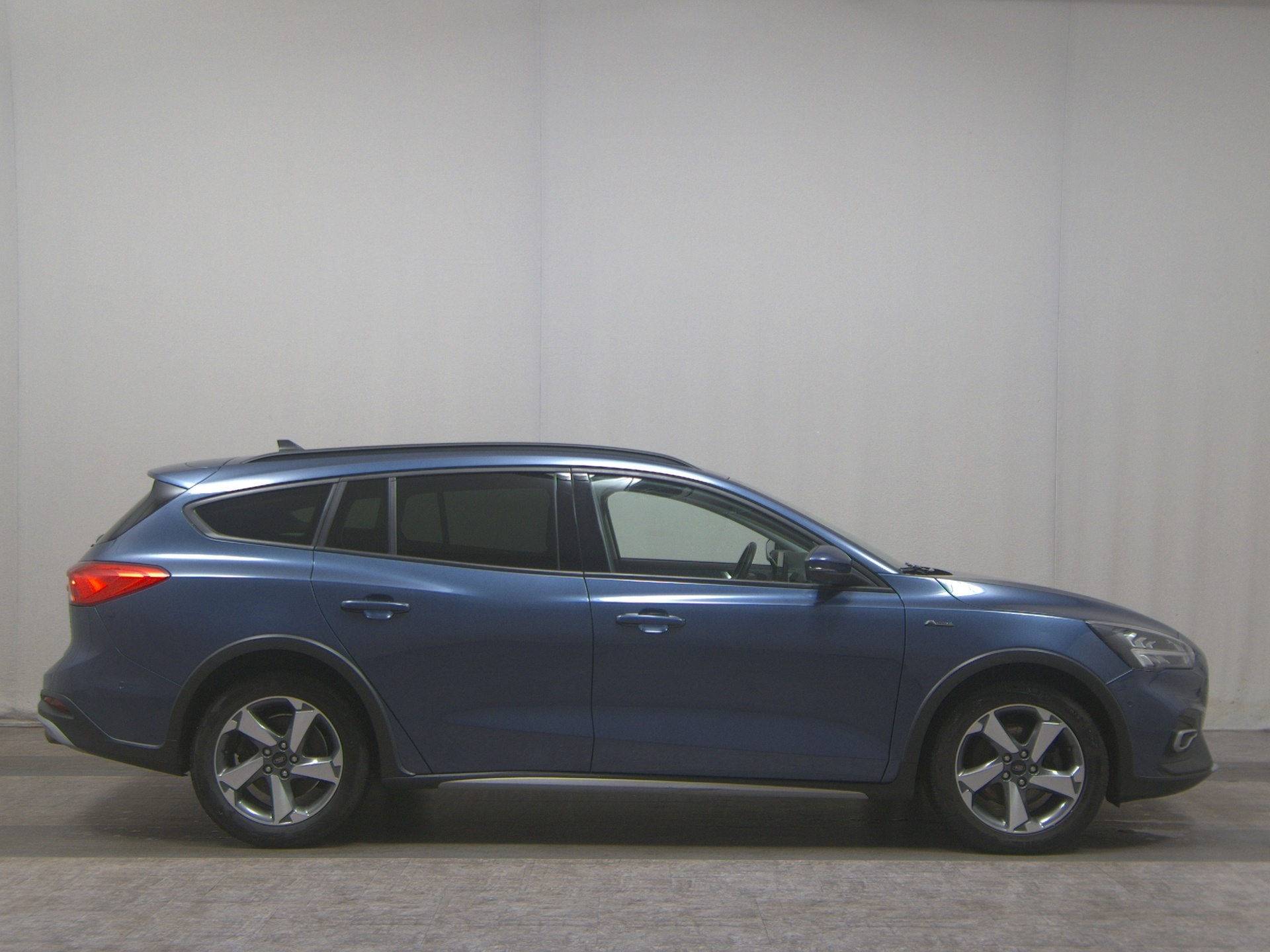 Ford Focus Turnier 2.0 EB Active Navi LED B&O RFK AHK
