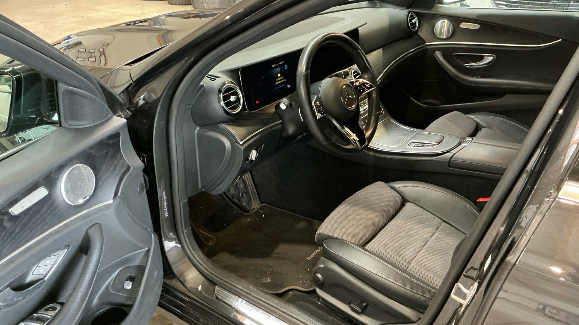 Mercedes-Benz E 220 T d Avantgarde T-Leder Navi MB-LED Pano 5