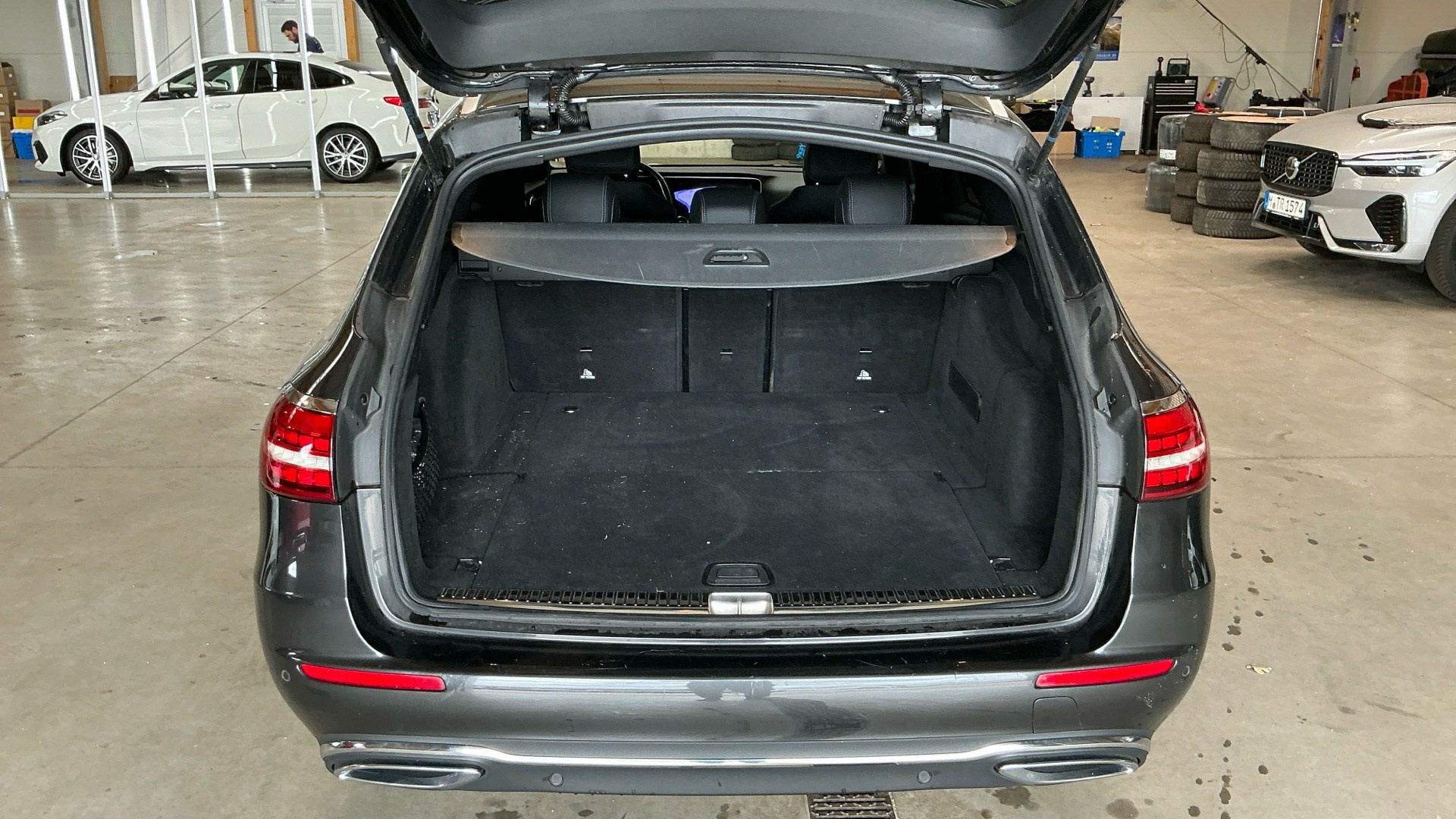 Mercedes-Benz E 220 T d Avantgarde T-Leder Navi MB-LED Pano 10