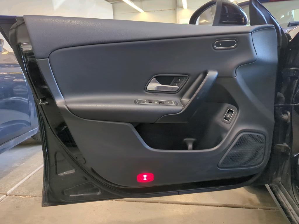 Mercedes-Benz CLA 250 Shooting Brake e Navi LED MBUX T-Leder 10