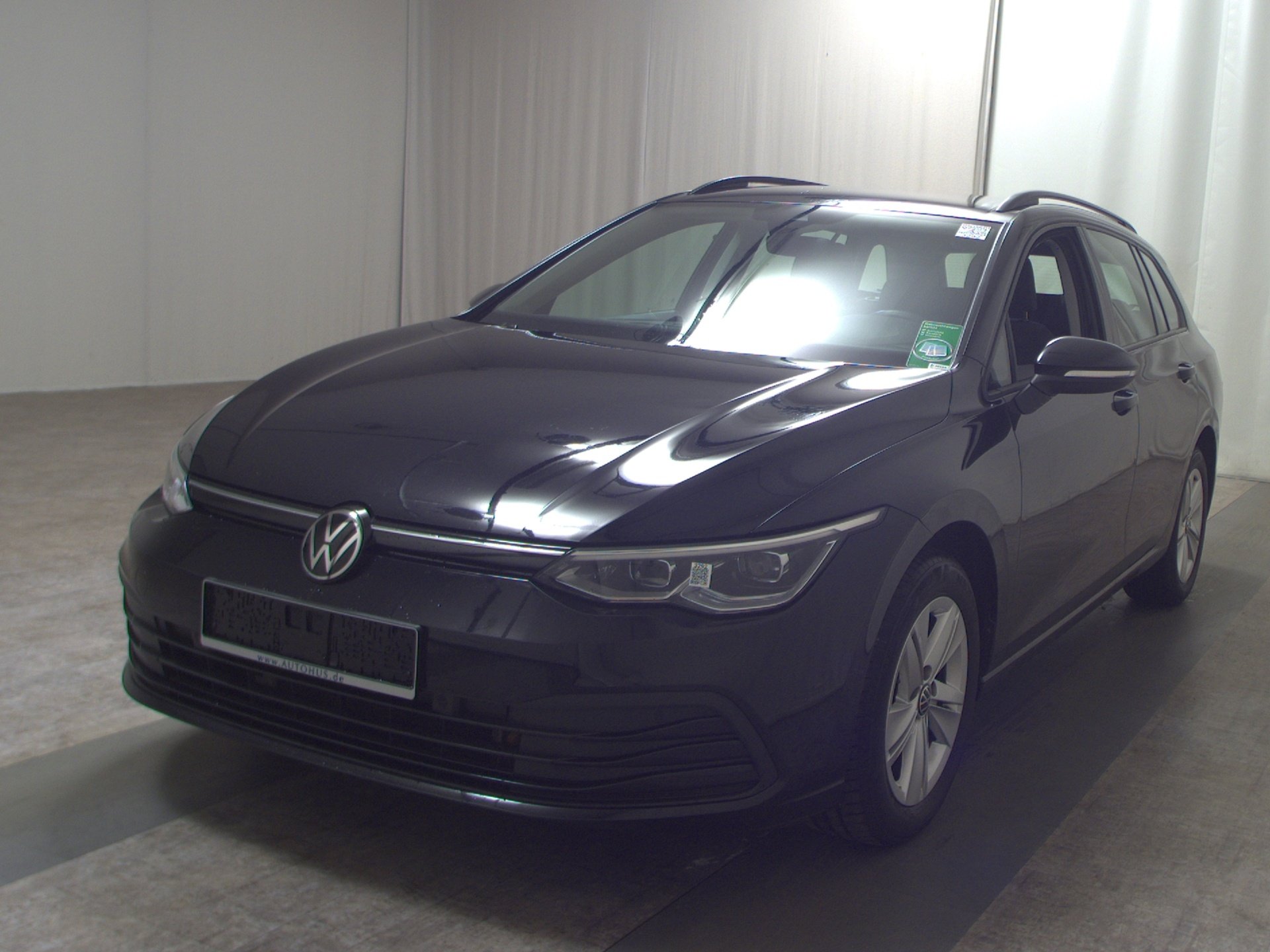 Volkswagen Golf-8 Var. 2.0 TDI Life Navi LED DC ACC Shz PDC 2