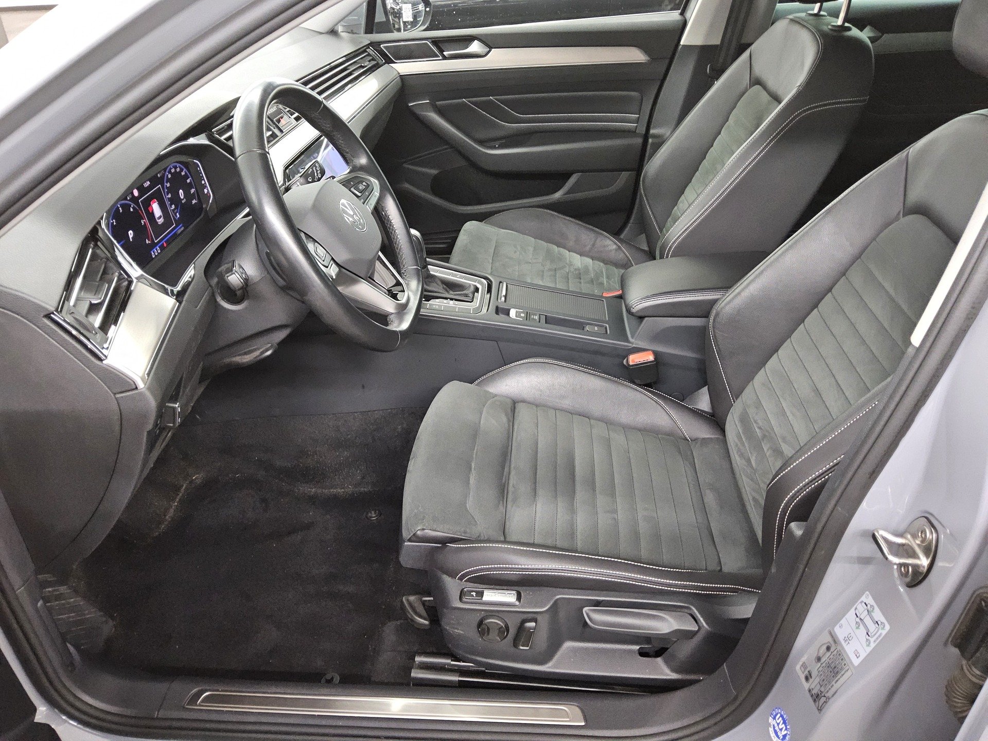 Volkswagen Passat Var. 2.0 TDI Elegance Navi DC Matrix Ahk 9