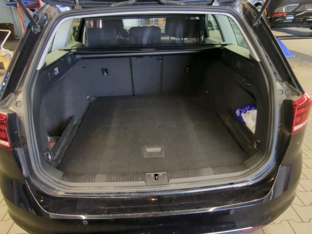 Volkswagen Passat 2.0 TDI Business Navi LED AID AHK 11