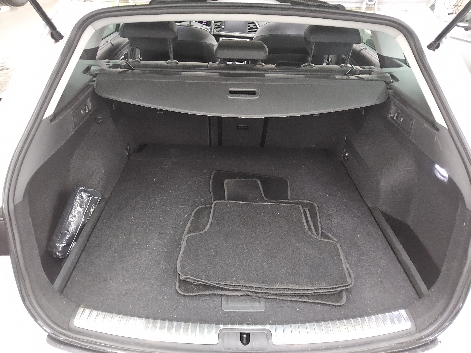 Seat Leon Sportstourer 1.5 TSI Xcellence Navi LED ACC 12