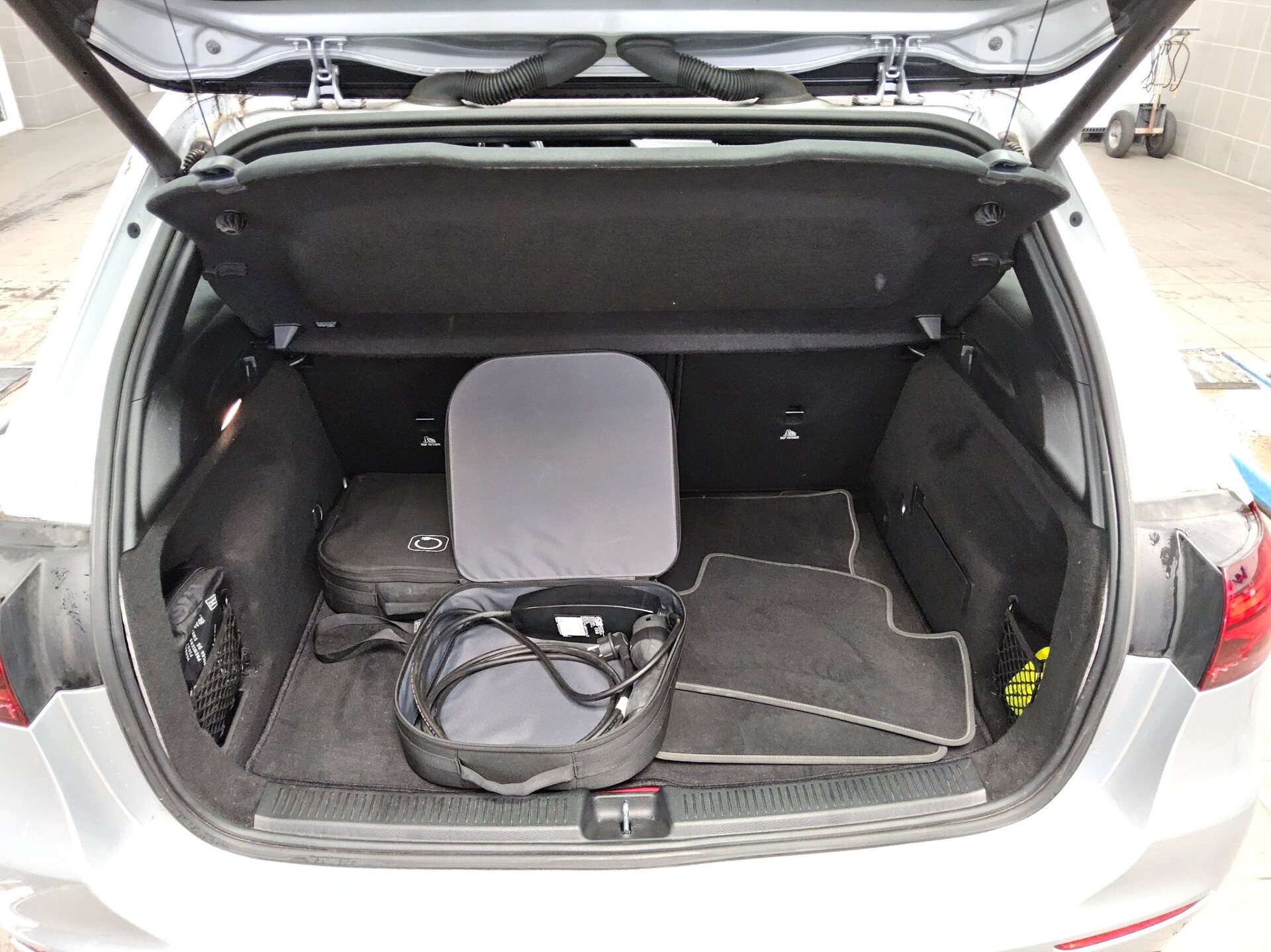 Mercedes-Benz B 250 e Progressive Navi LED MBUX+ Pano Leder AHK 13