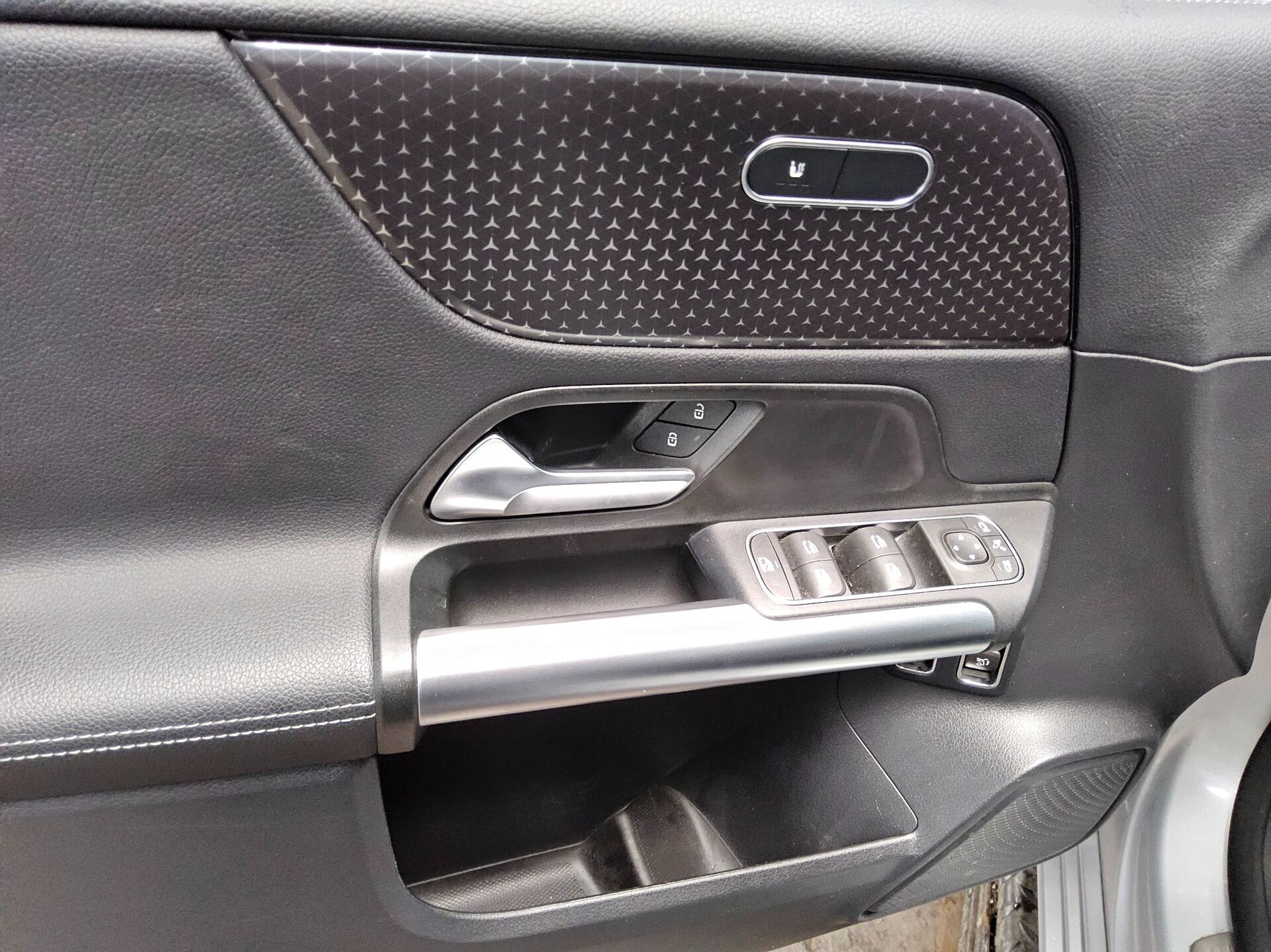 Mercedes-Benz B 250 e Progressive Navi LED MBUX+ Pano Leder AHK 10