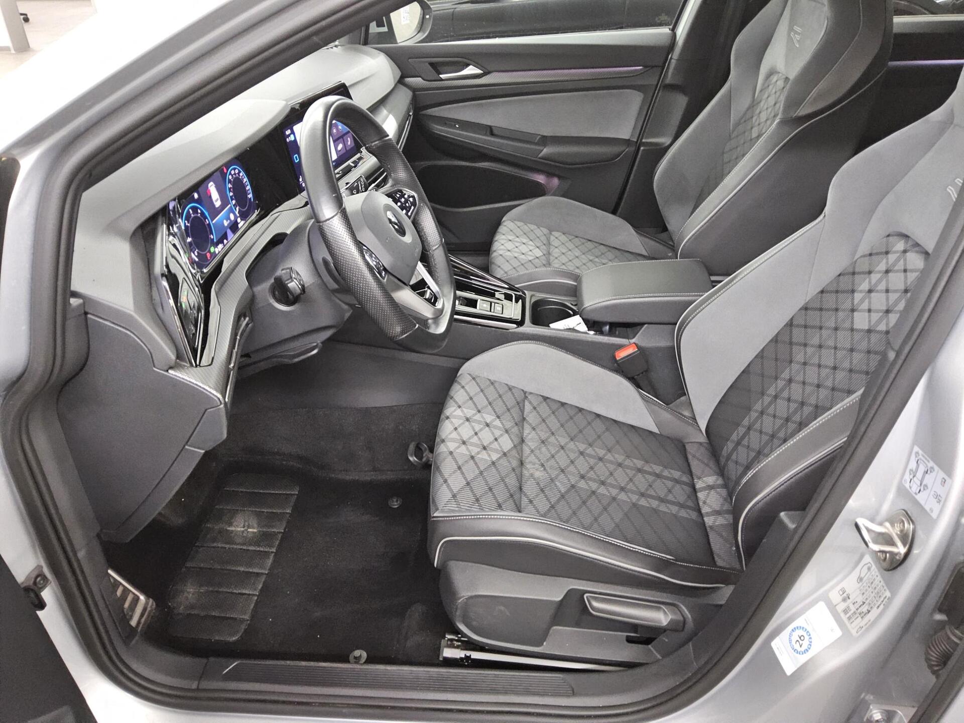 Volkswagen Golf-8 Var. 2.0 TDI R-Line Navi LED AID RFK 9
