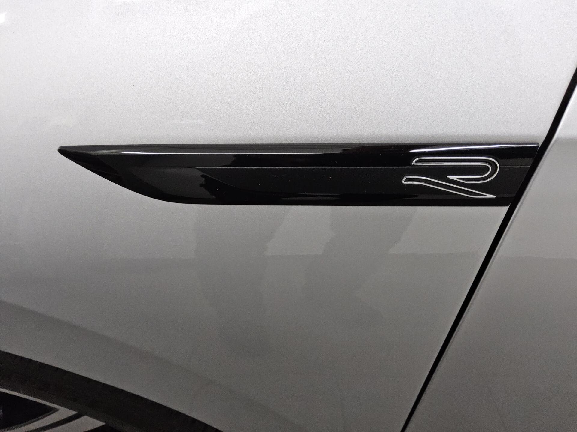 Volkswagen Golf-8 Var. 2.0 TDI R-Line Navi LED AID RFK 12