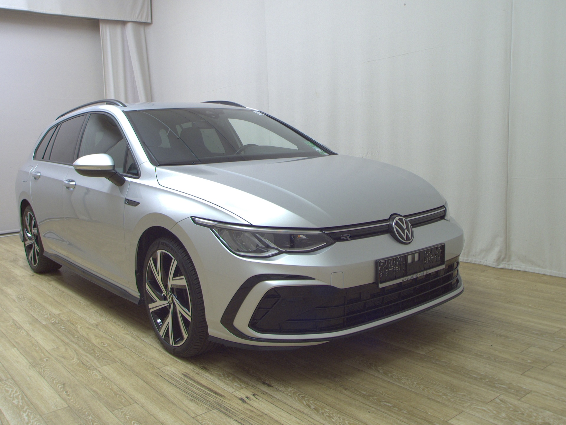Volkswagen Golf-8 Var. 2.0 TDI R-Line Navi LED AID RFK 3