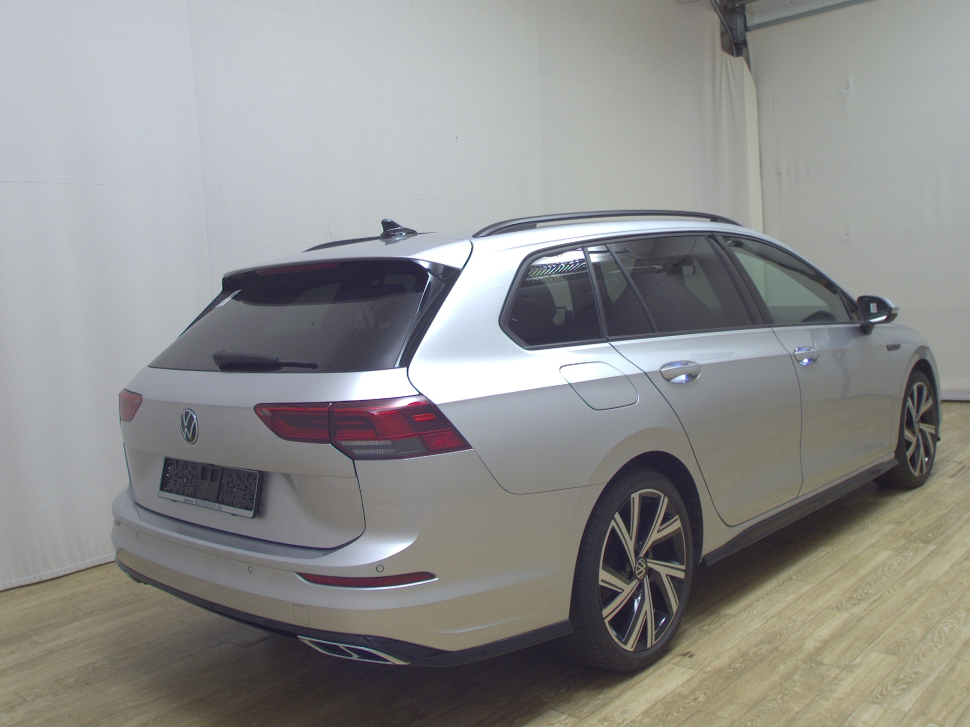 Volkswagen Golf-8 Var. 2.0 TDI R-Line Navi LED AID RFK 4