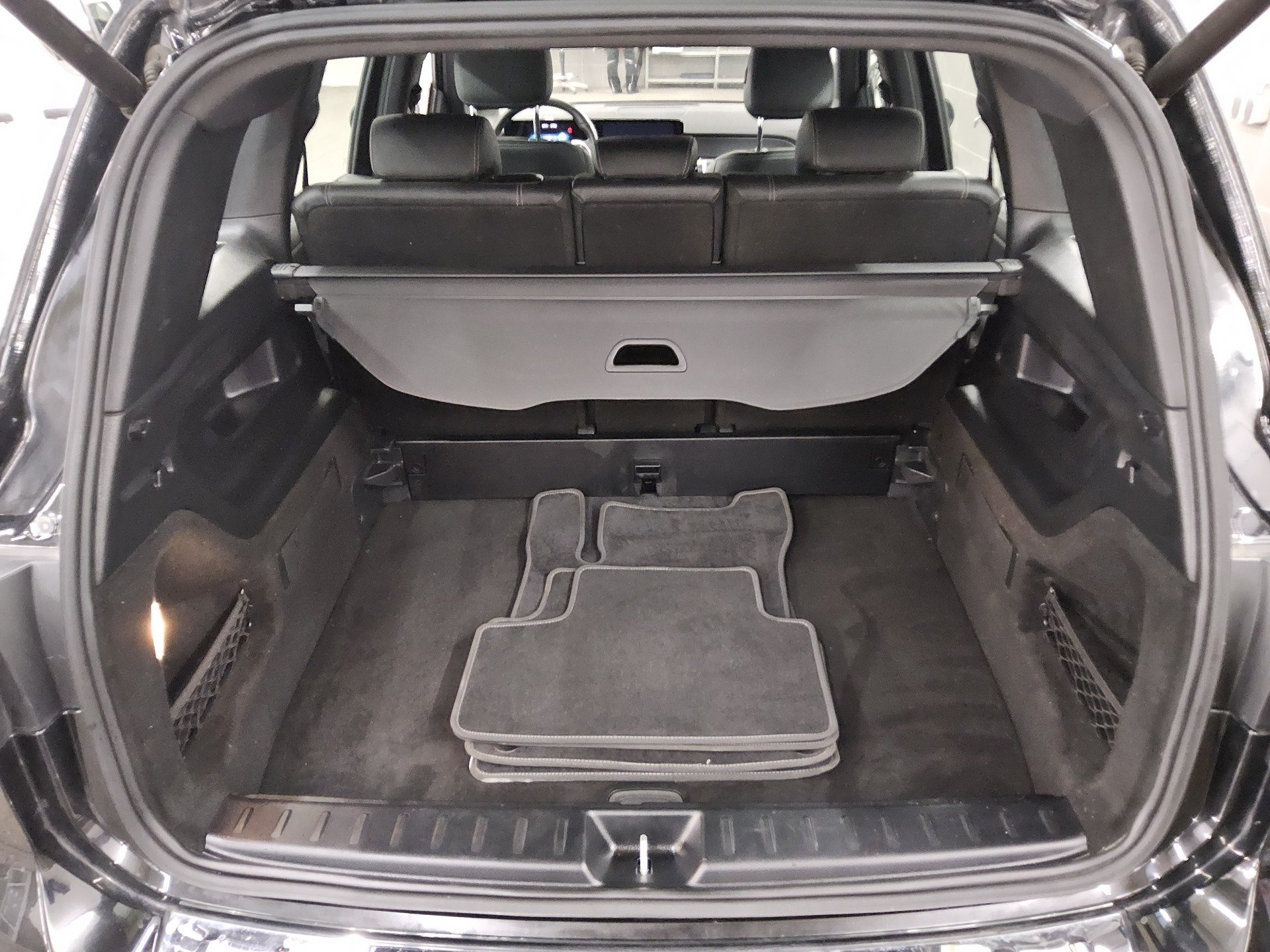 Mercedes-Benz GLB 220 d Progressive T-Leder Navi LED RfK AHK 12