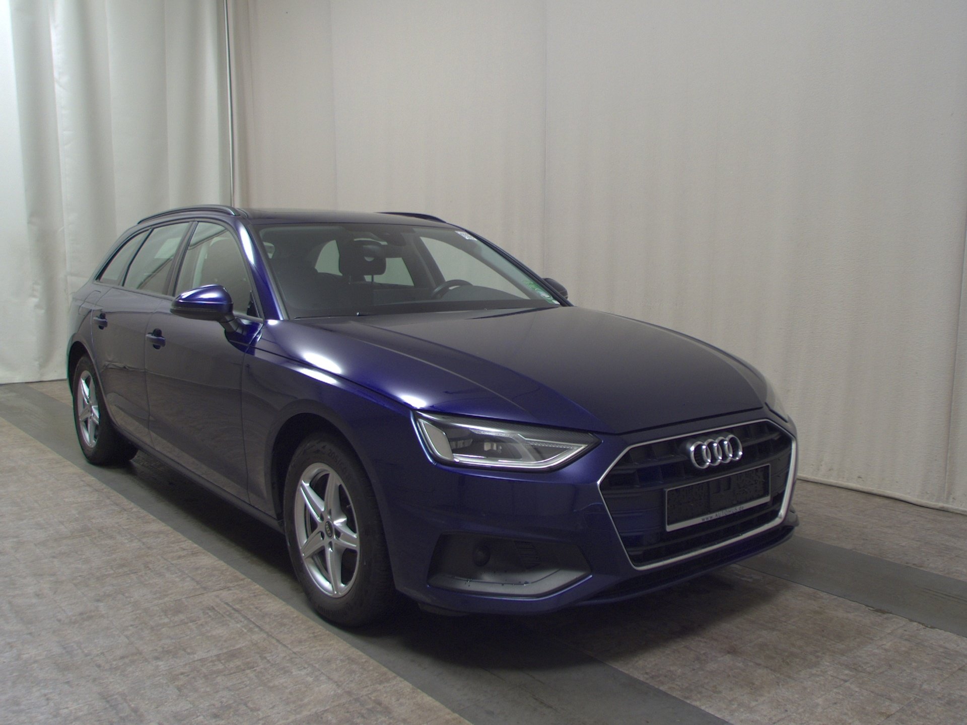 Audi A4 Avant 35 TDI Navi LED Shz Pano AHK el.Heck PDC 3