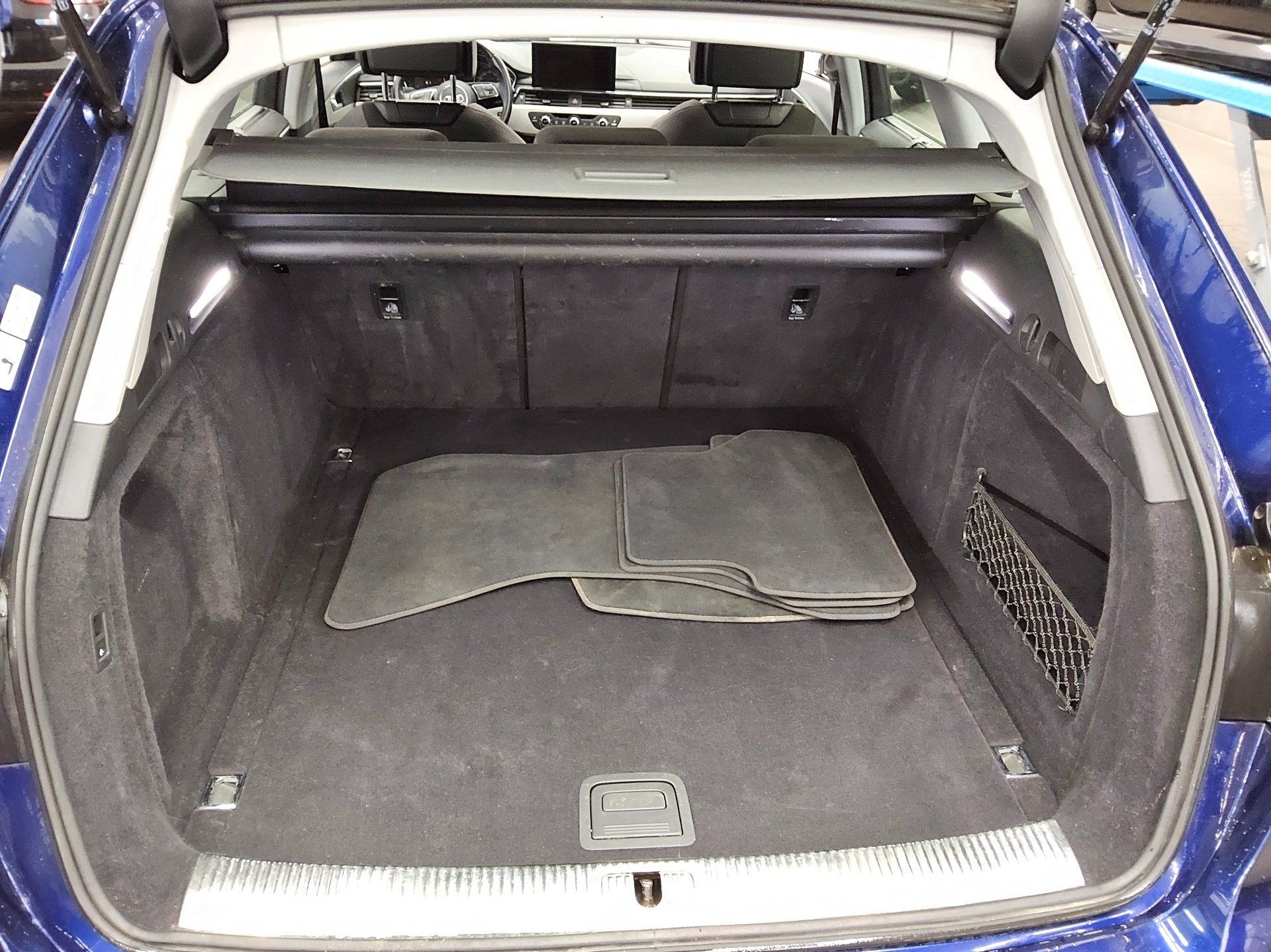 Audi A4 Avant 35 TDI Navi LED Shz Pano AHK el.Heck PDC 12