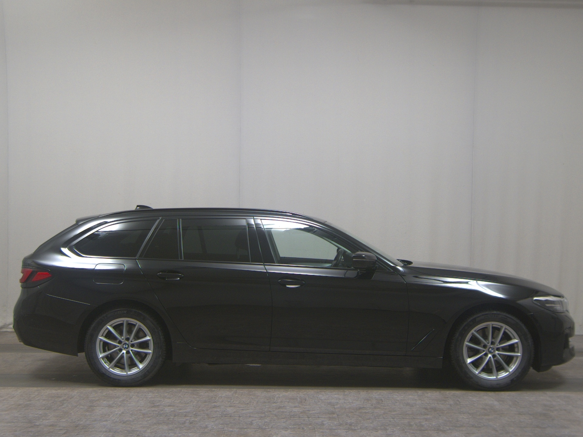 BMW 520dA Touring Navi LED Leder AHK Kamera