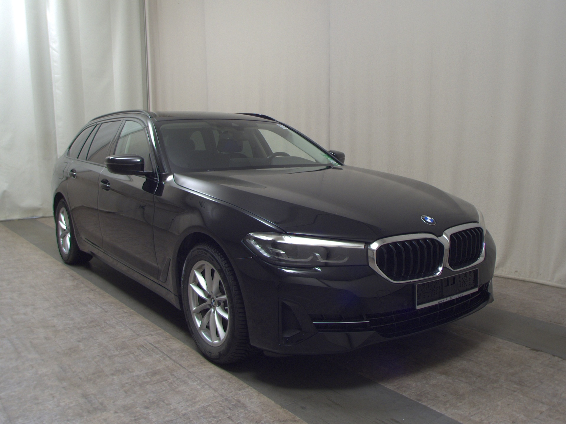 BMW 520dA Touring Navi LED Leder AHK Kamera 3