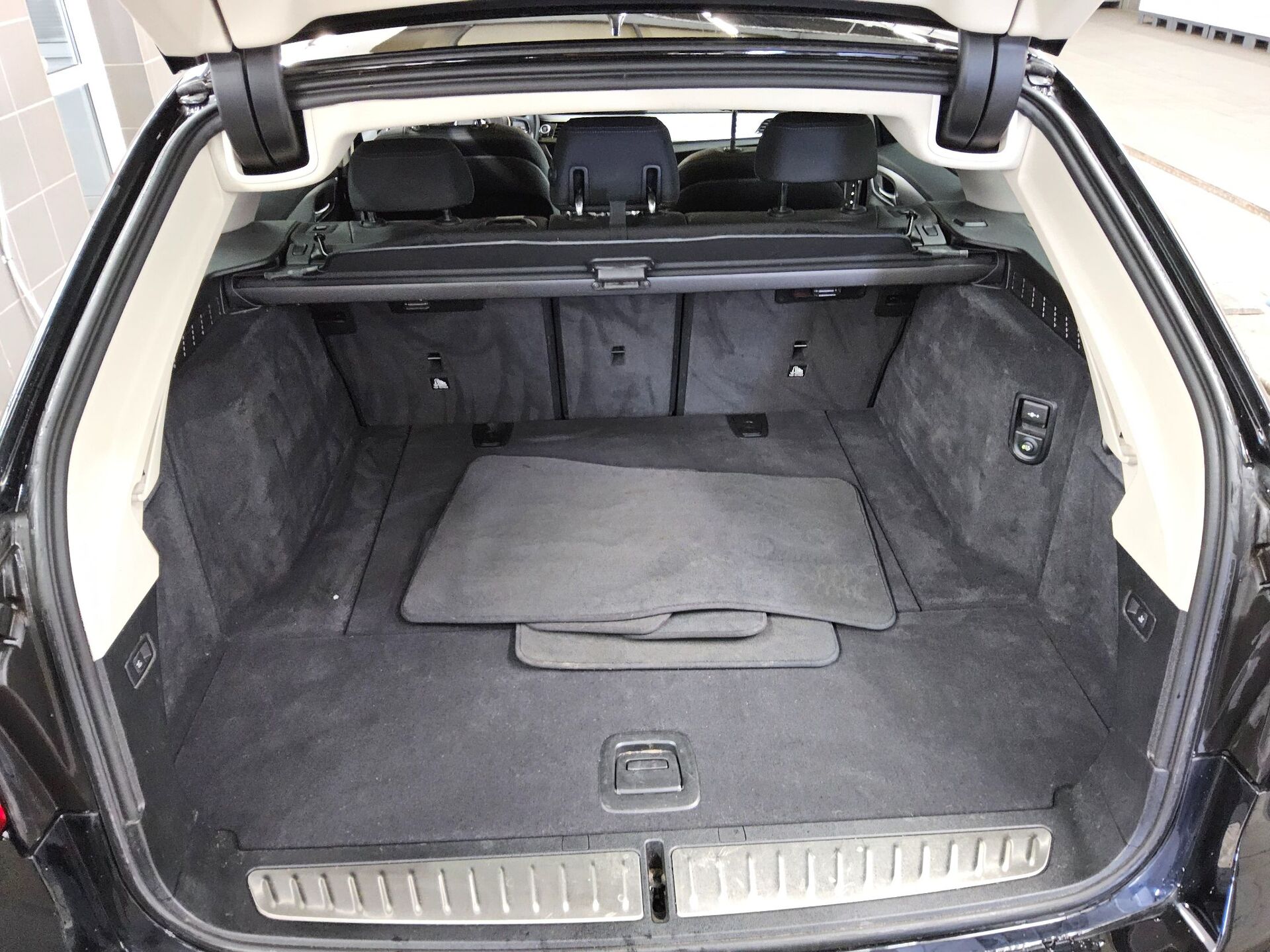 BMW 520dA Touring Navi LED Leder AHK Kamera 12