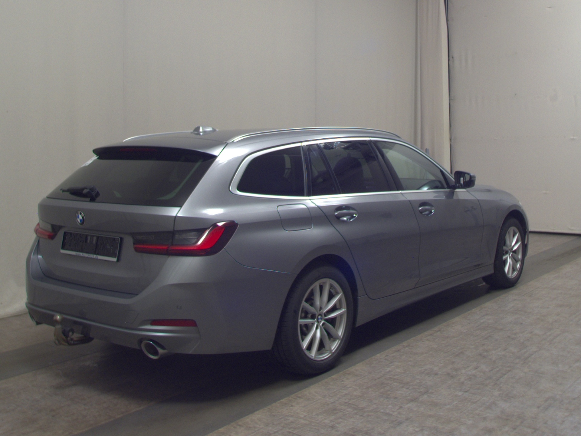 BMW 330iA Touring xDr Navi LED Shz WideT-Leder AHK 4
