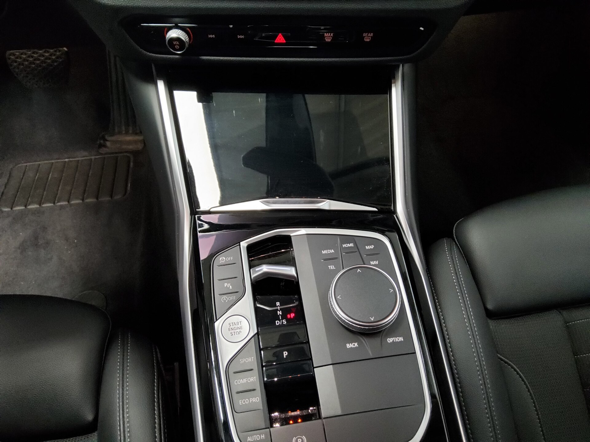 BMW 330iA Touring xDr Navi LED Shz WideT-Leder AHK 9
