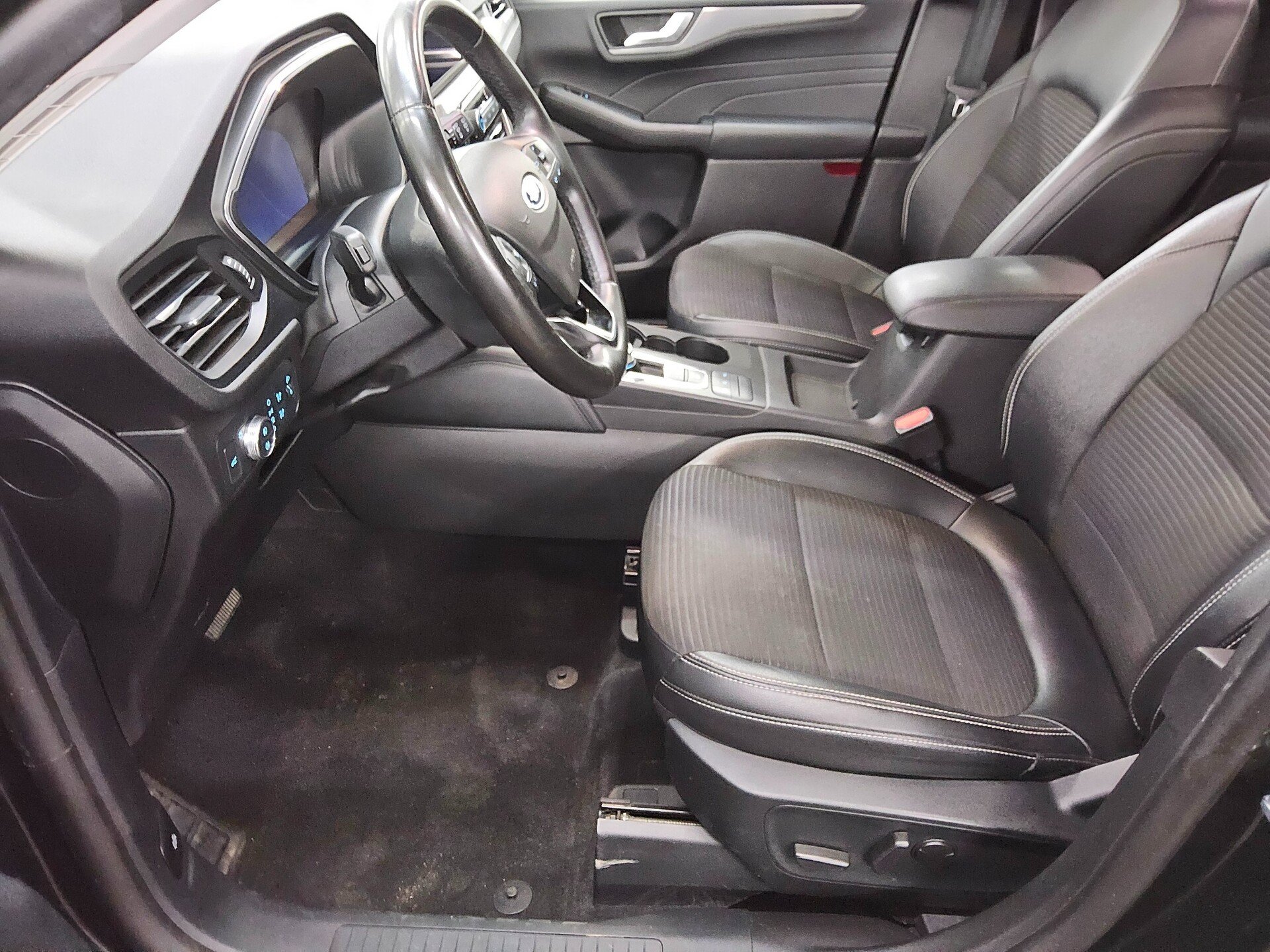 Ford Kuga 1.5 EB Titanium X Navi DigiTacho LED AHK 9