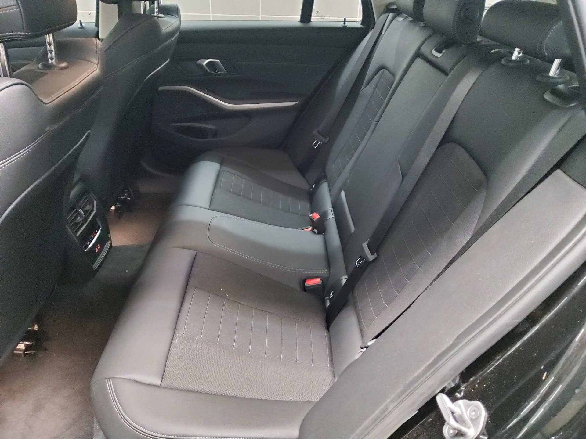 BMW 320d Touring Navi LED Shadow Shz RFK 13