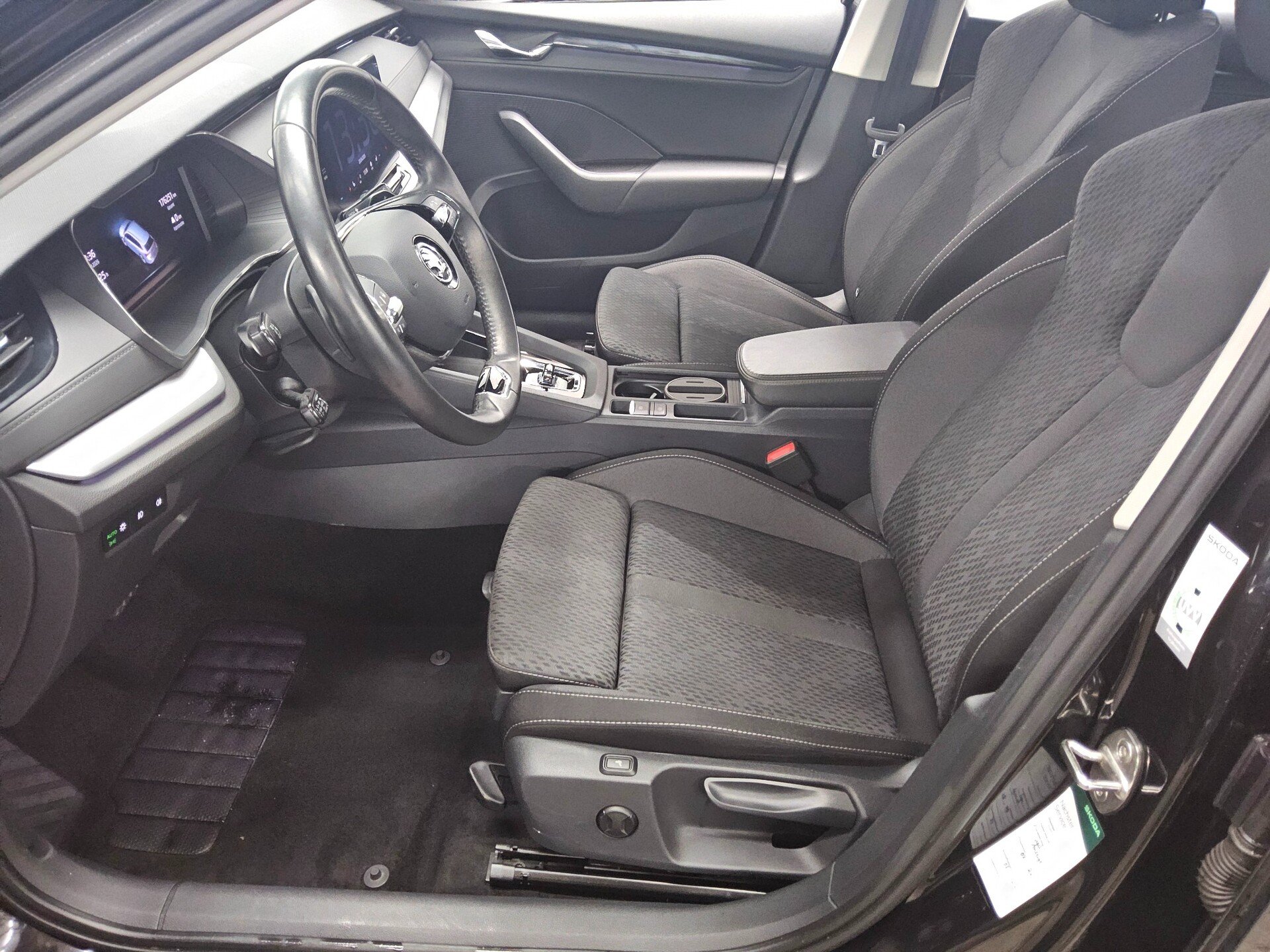 Skoda Octavia Kombi 2.0 TDI Ambition Navi vc RFK LED+ 9