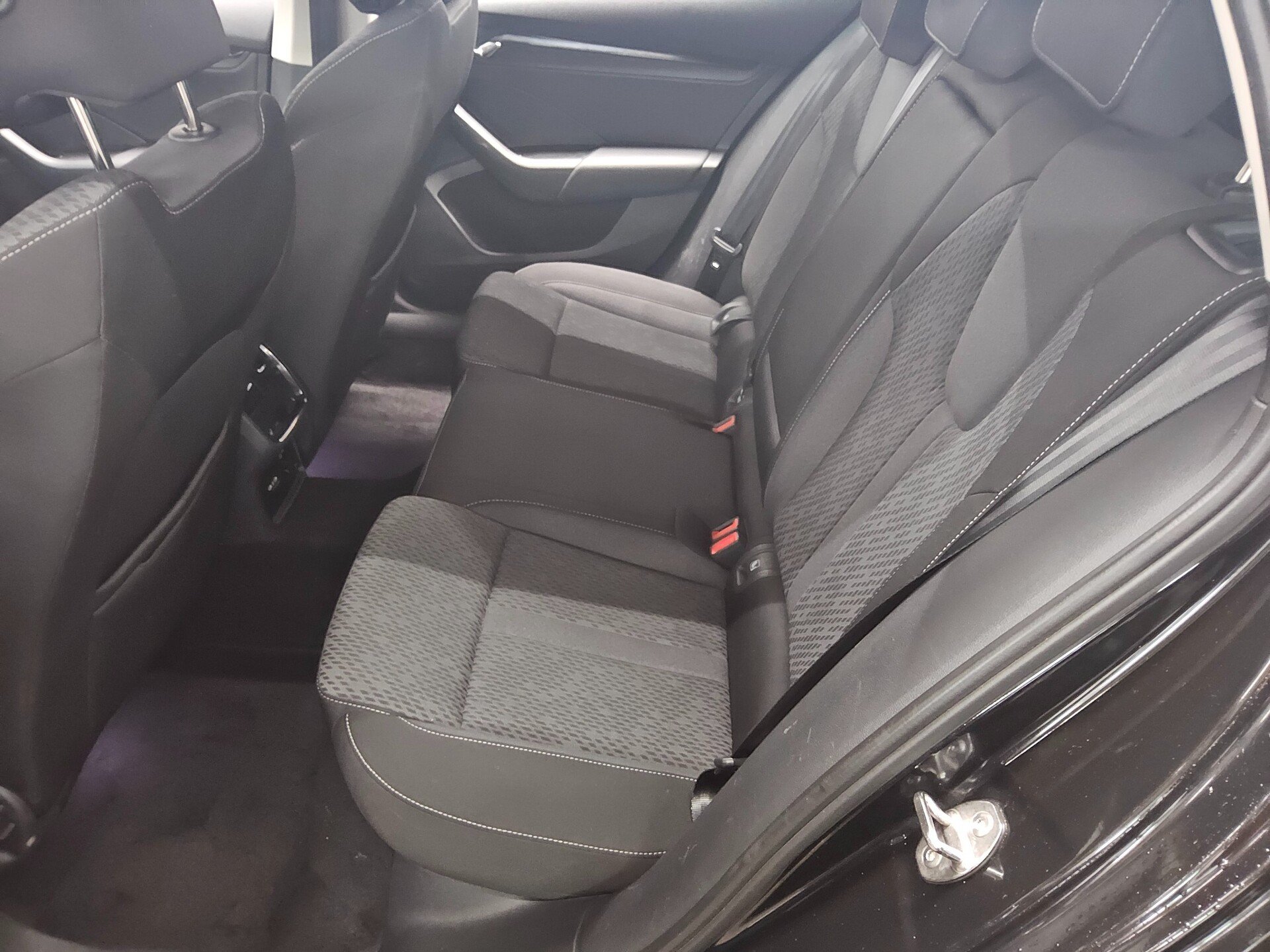 Skoda Octavia Kombi 2.0 TDI Ambition Navi vc RFK LED+ 13