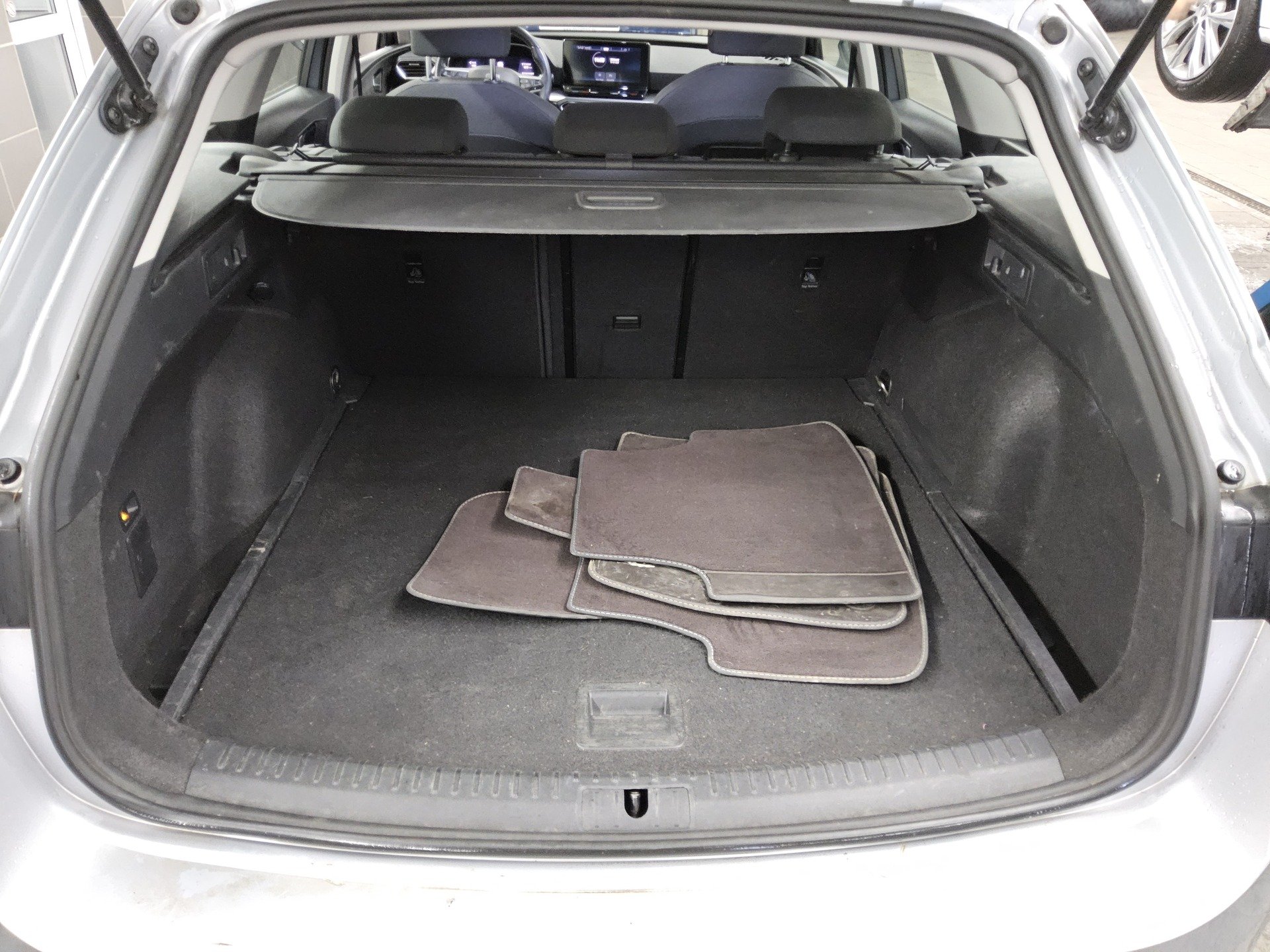 Seat Leon Sportstourer 2.0 TDI Style Navi LED Shz vc 12