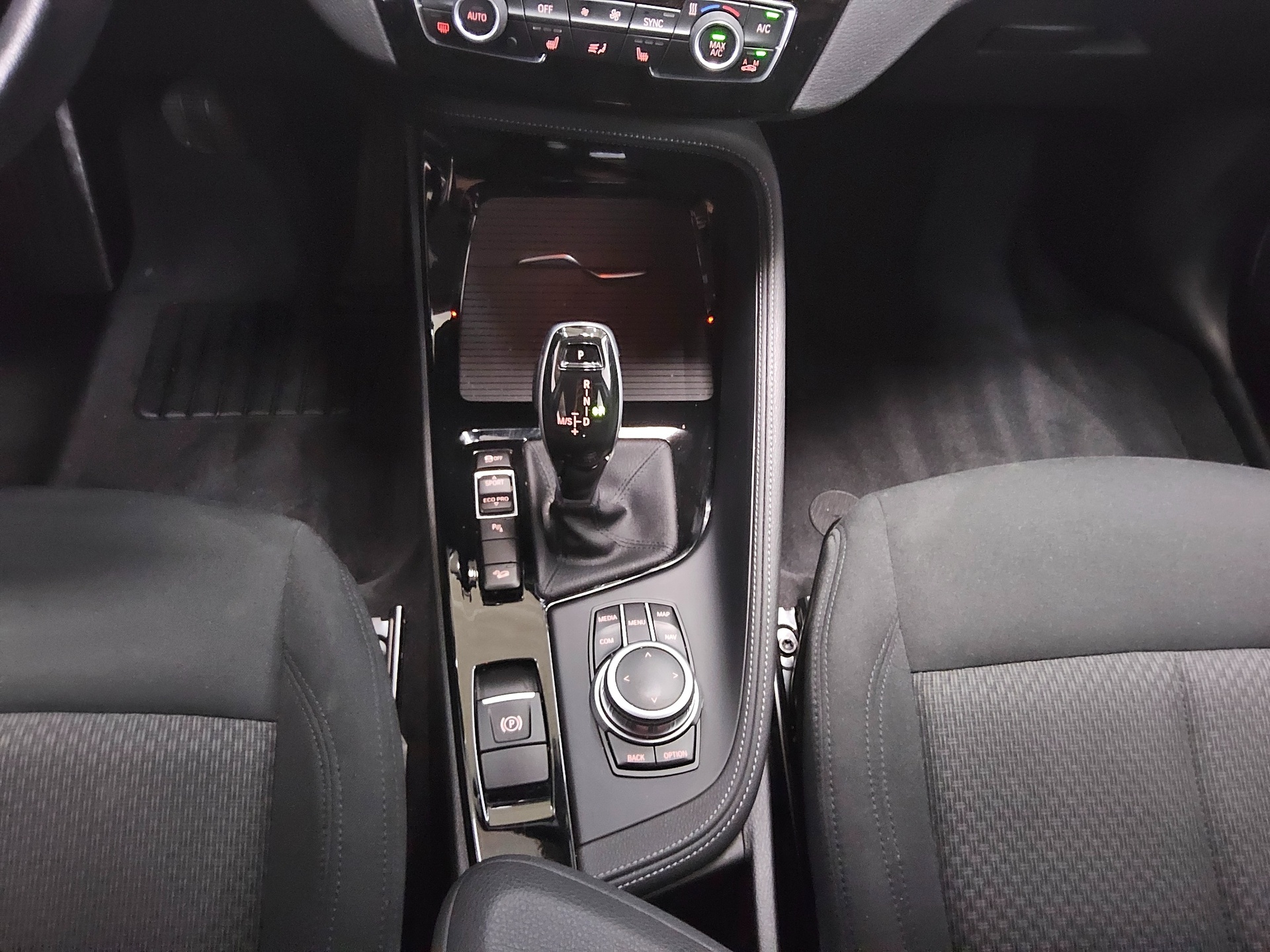 BMW X2 xDrive20d Advantage Navi LED HiFi Kamera SHZ 6