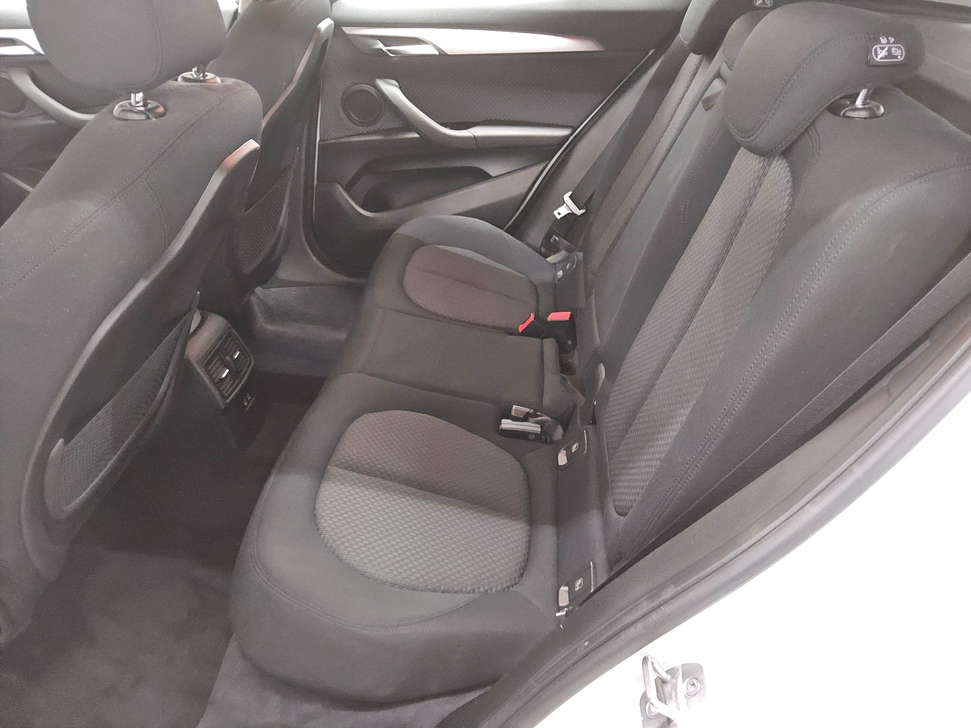 BMW X2 xDrive20d Advantage Navi LED HiFi Kamera SHZ 13