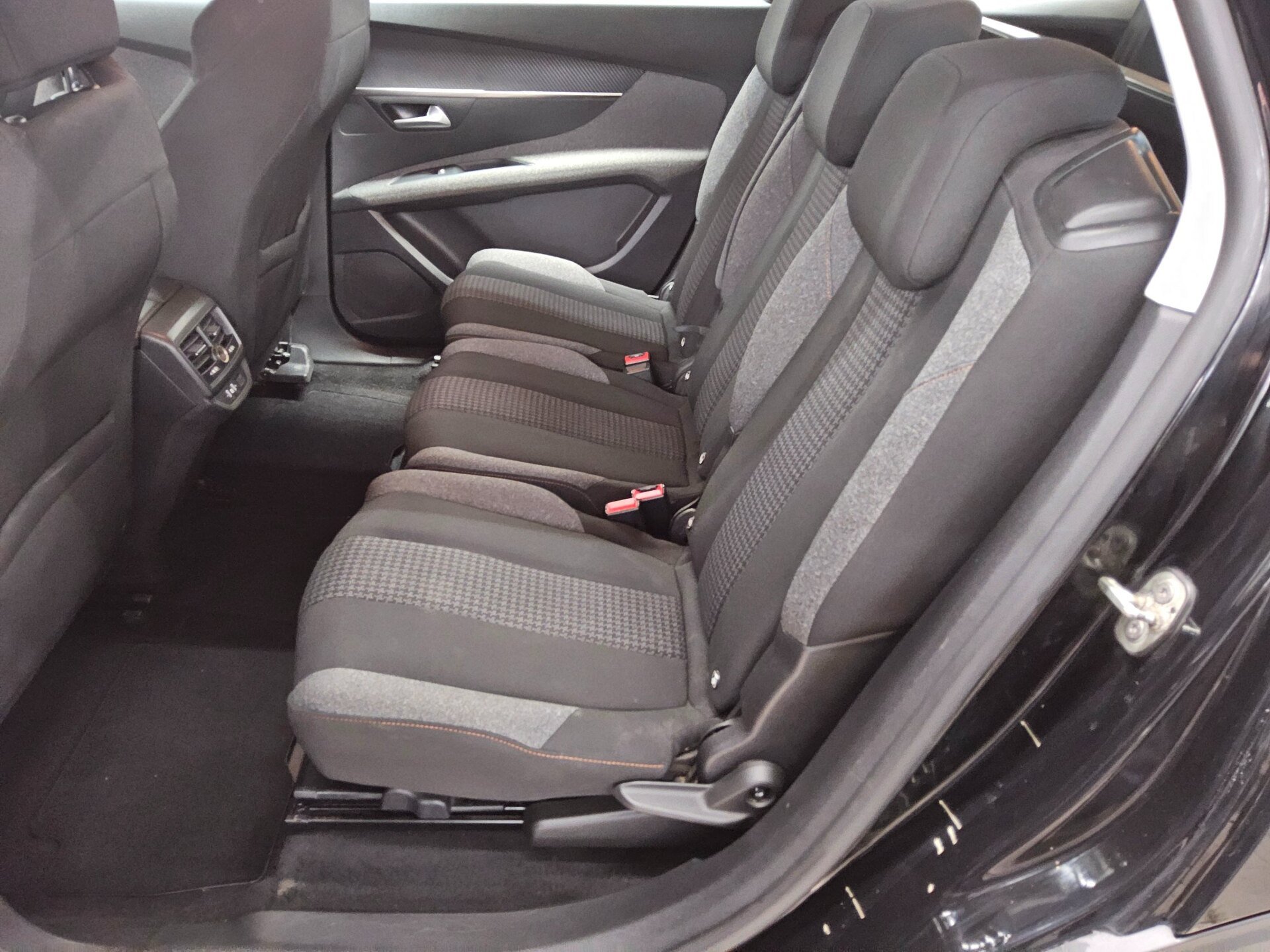 Peugeot 5008 1.5 BlueHDi 130 7-Sitzer 13
