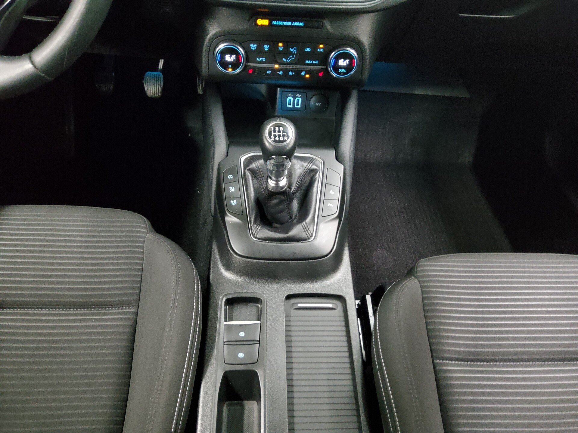 Ford Focus Turnier 1.0 EB Titanium Navi LED RFK Shz 6