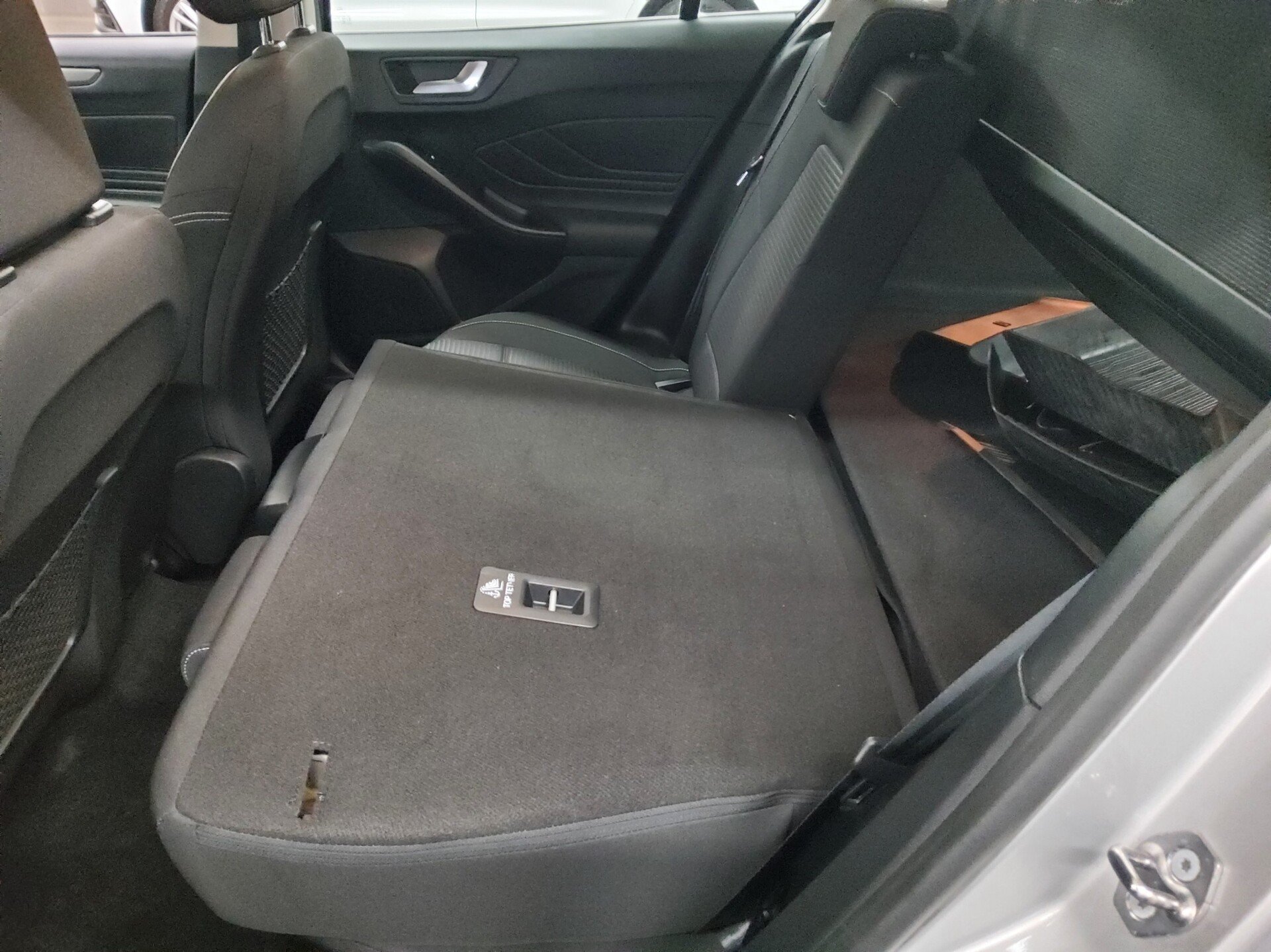 Ford Focus Turnier 1.0 EB Titanium Navi LED RFK Shz 12