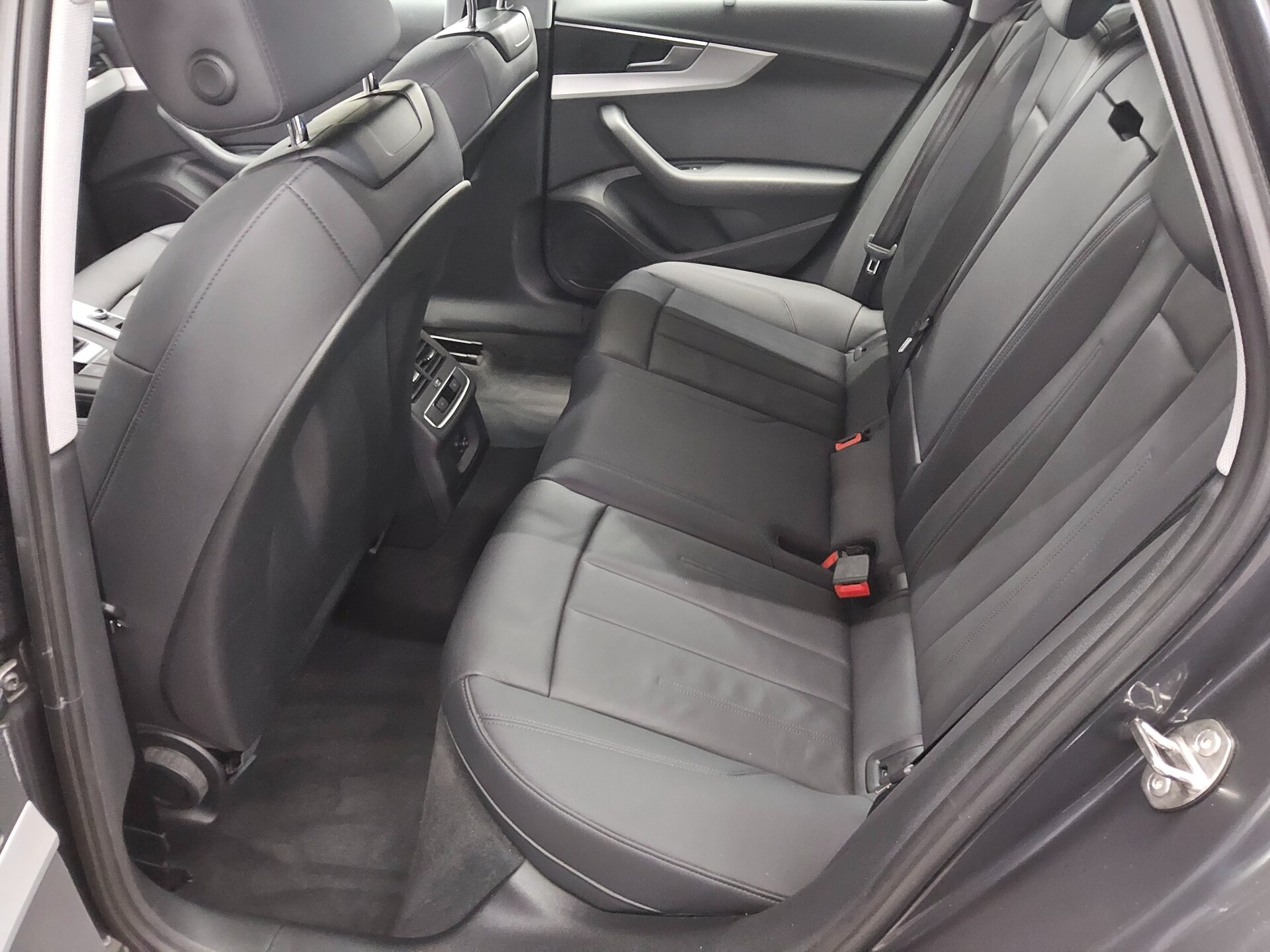 Audi A4 Avant 35 TDI advanced Navi LED Shz Leder 13