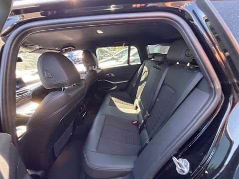 BMW 320dA Touring Navi LED Shz Wide T-Leder 7