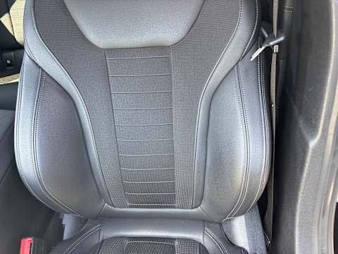 BMW 320dA Touring Navi LED Shz Wide T-Leder 10