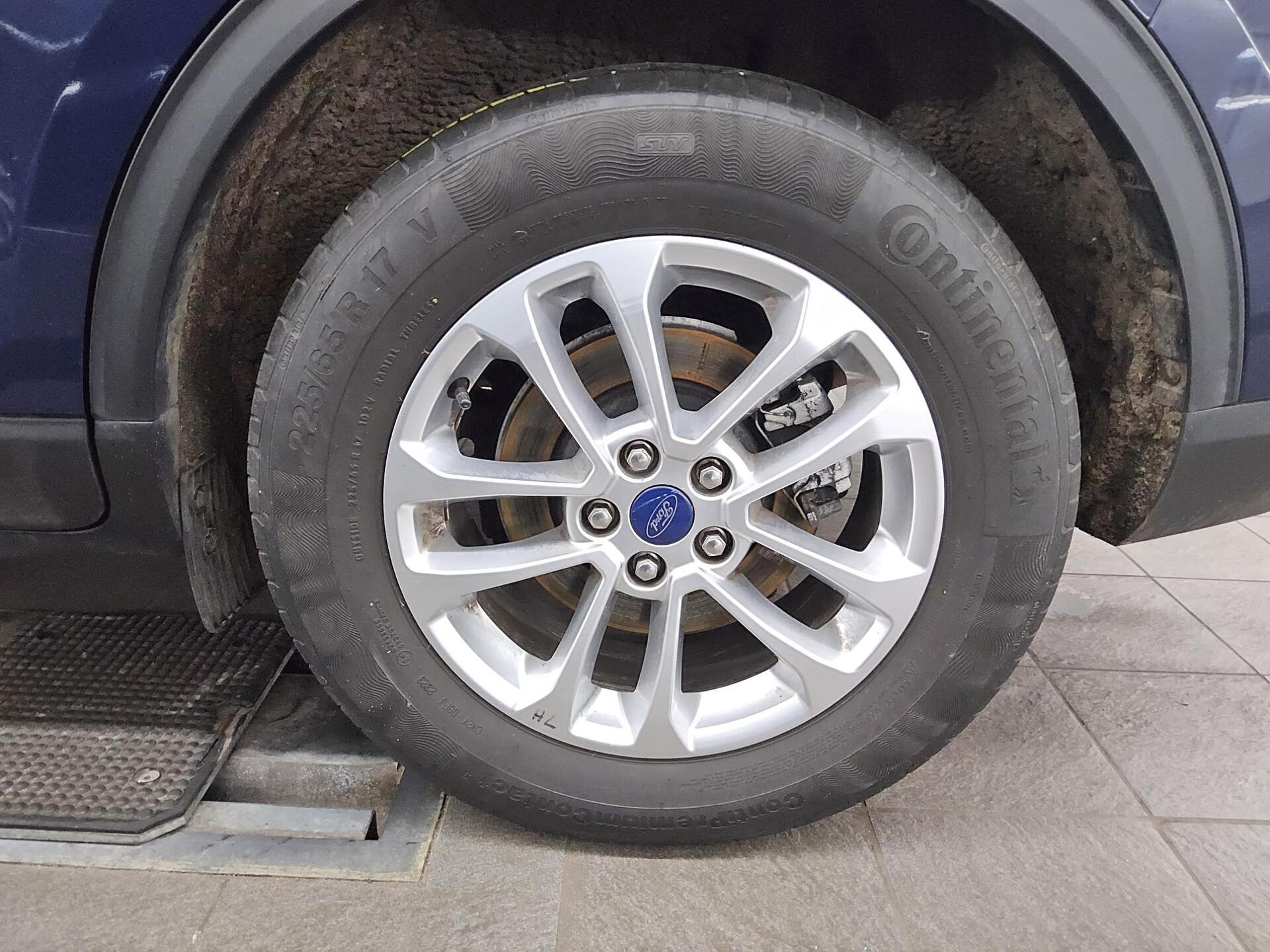 Ford Kuga 2.0 EB Titanium Navi DigiTacho AHK RFK LED 11