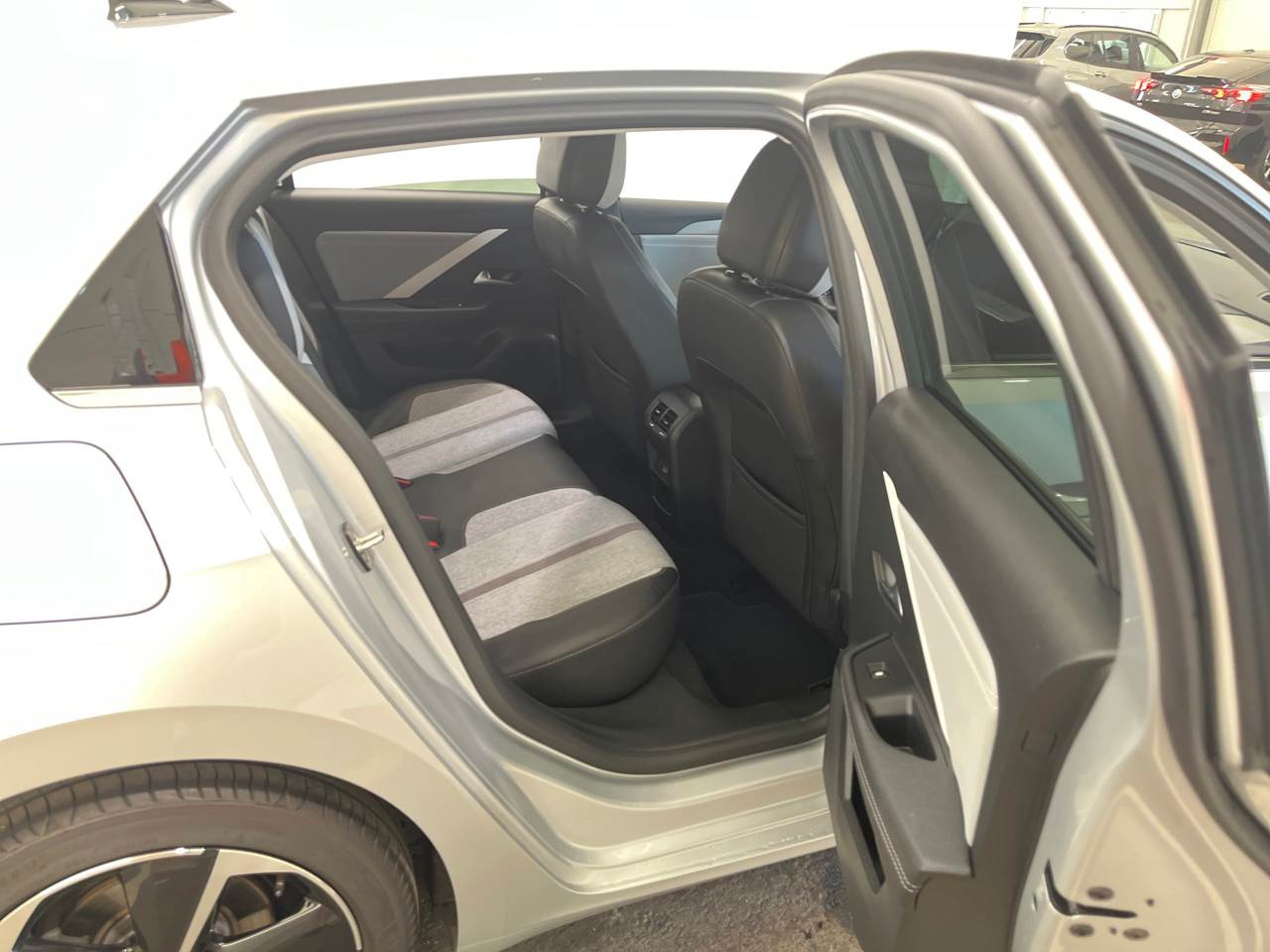 Opel Astra 1.5 D Elegance Navi LED T-Leder RFK SHZ 8