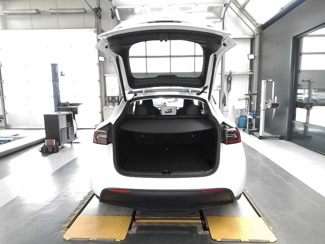 Tesla Model Y RWD NAVI LED LEDER SHZ 11