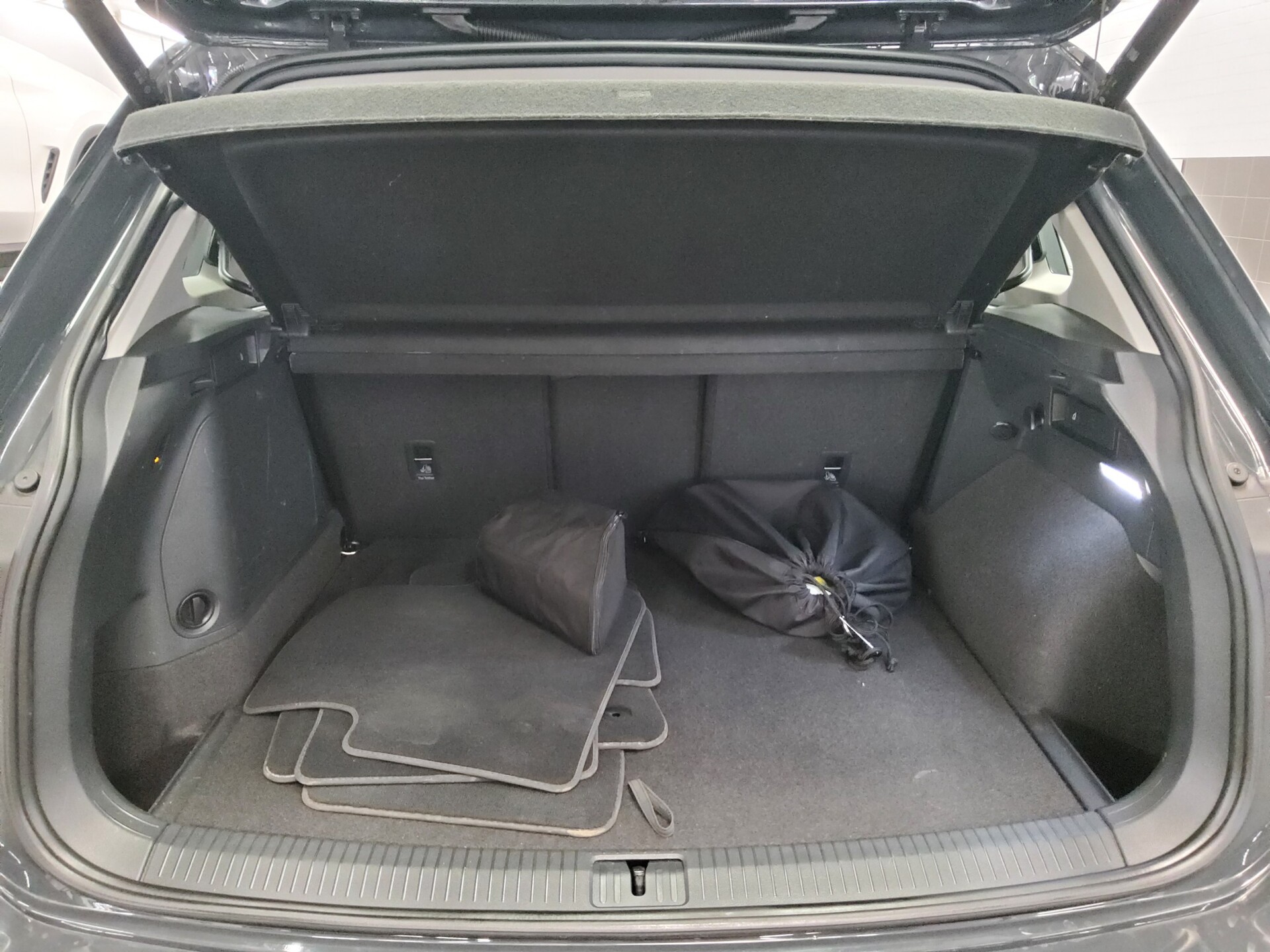 Volkswagen Tiguan 1.4 TSI e Elegance Leder DCC Matrix DC 12