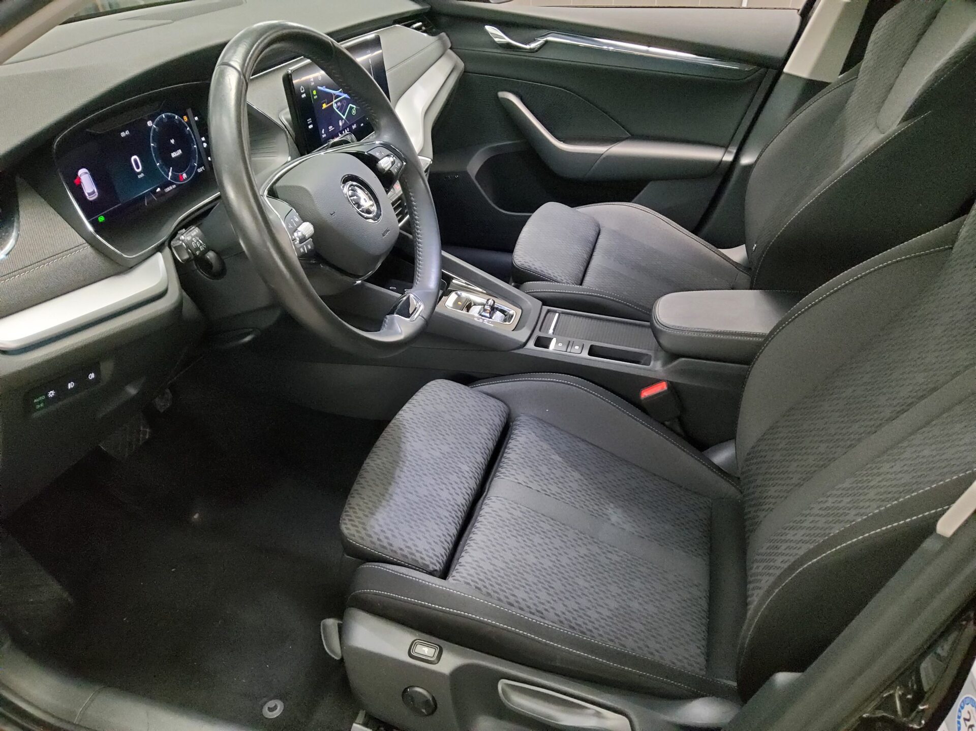 Skoda Octavia Kombi 2.0 TDI Style Navi LED Virtual HuD Canton 9