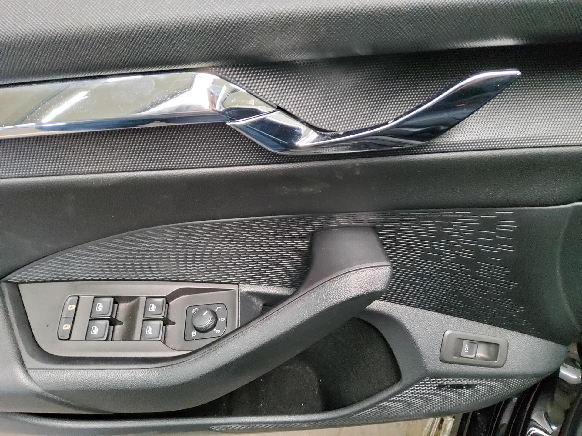 Skoda Octavia Kombi 2.0 TDI Style Navi LED Virtual HuD Canton 10