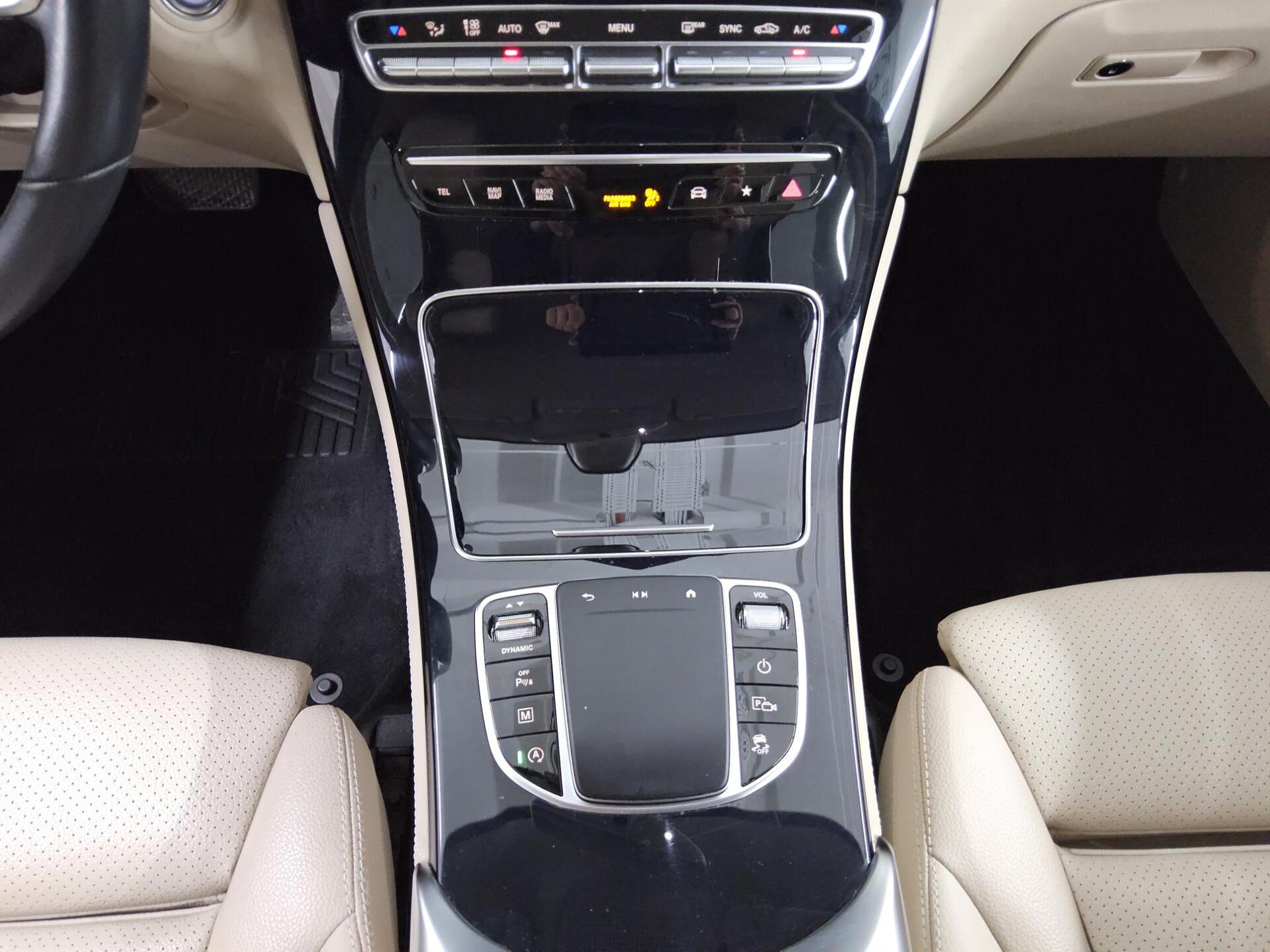 Mercedes-Benz GLC 220 d 4M Command LED Leder AHK 6